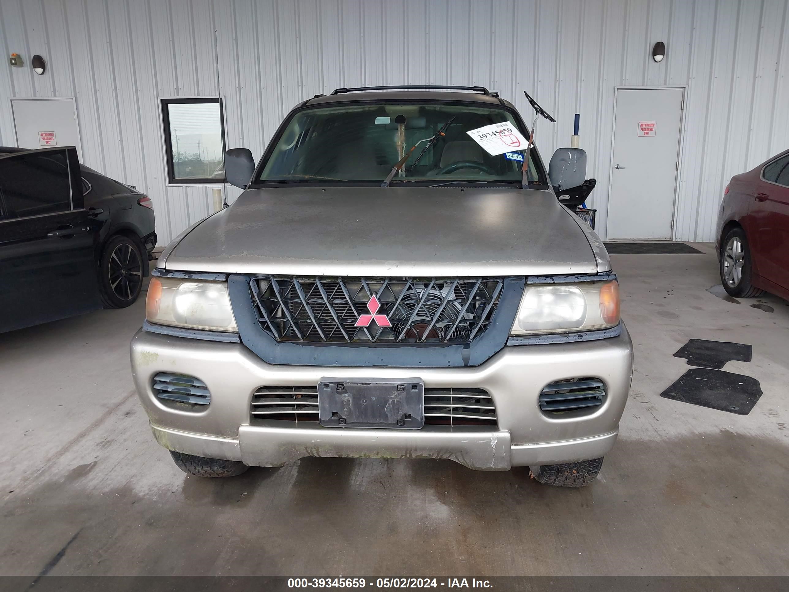 Photo 5 VIN: JA4LS31HXYP800718 - MITSUBISHI MONTERO SPORT 