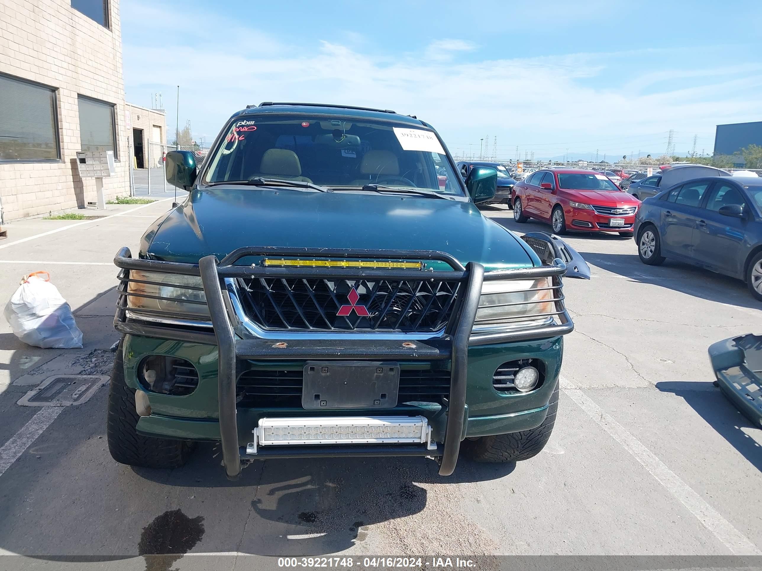 Photo 11 VIN: JA4LS41R8YP020666 - MITSUBISHI MONTERO SPORT 