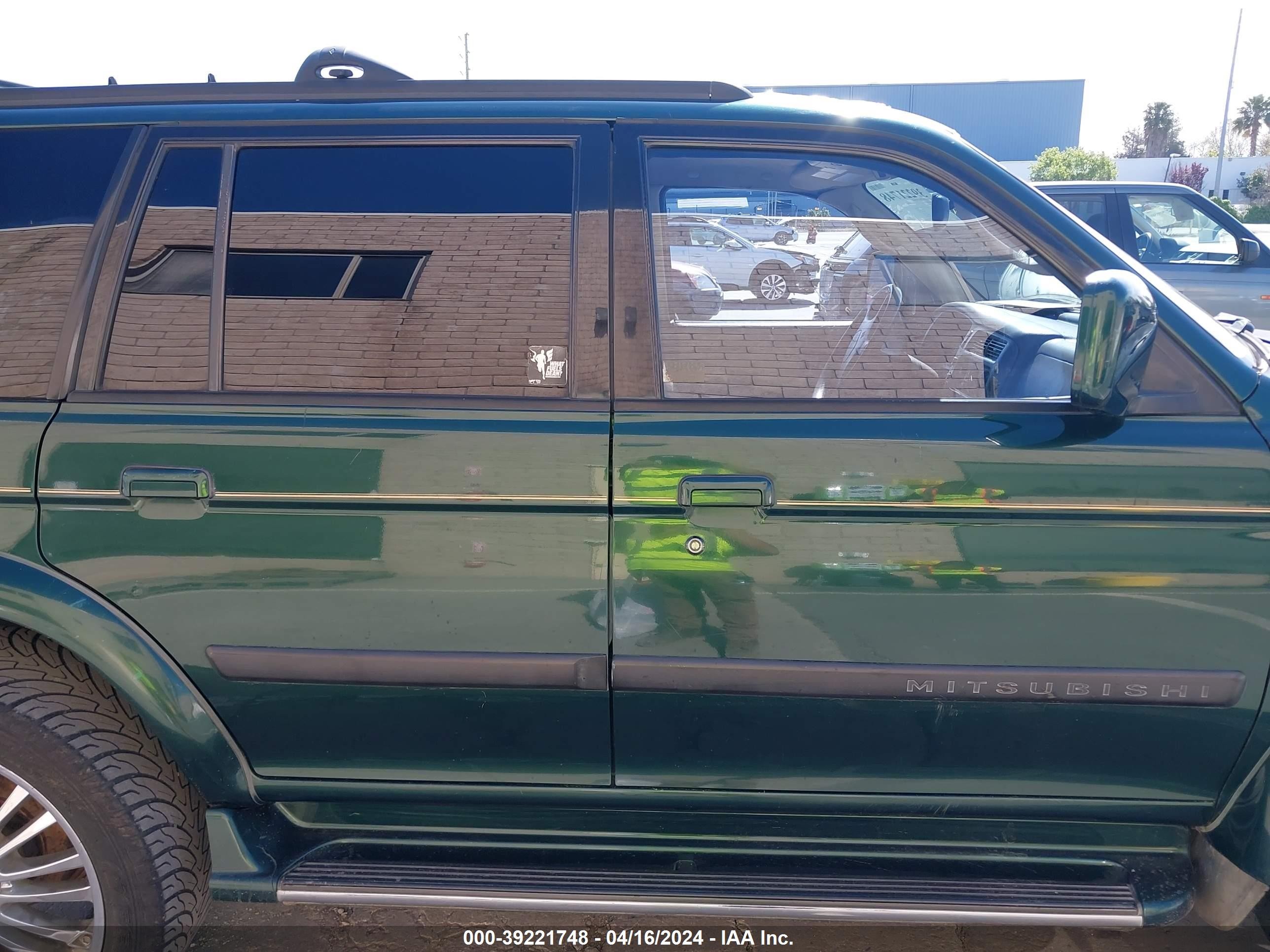 Photo 12 VIN: JA4LS41R8YP020666 - MITSUBISHI MONTERO SPORT 