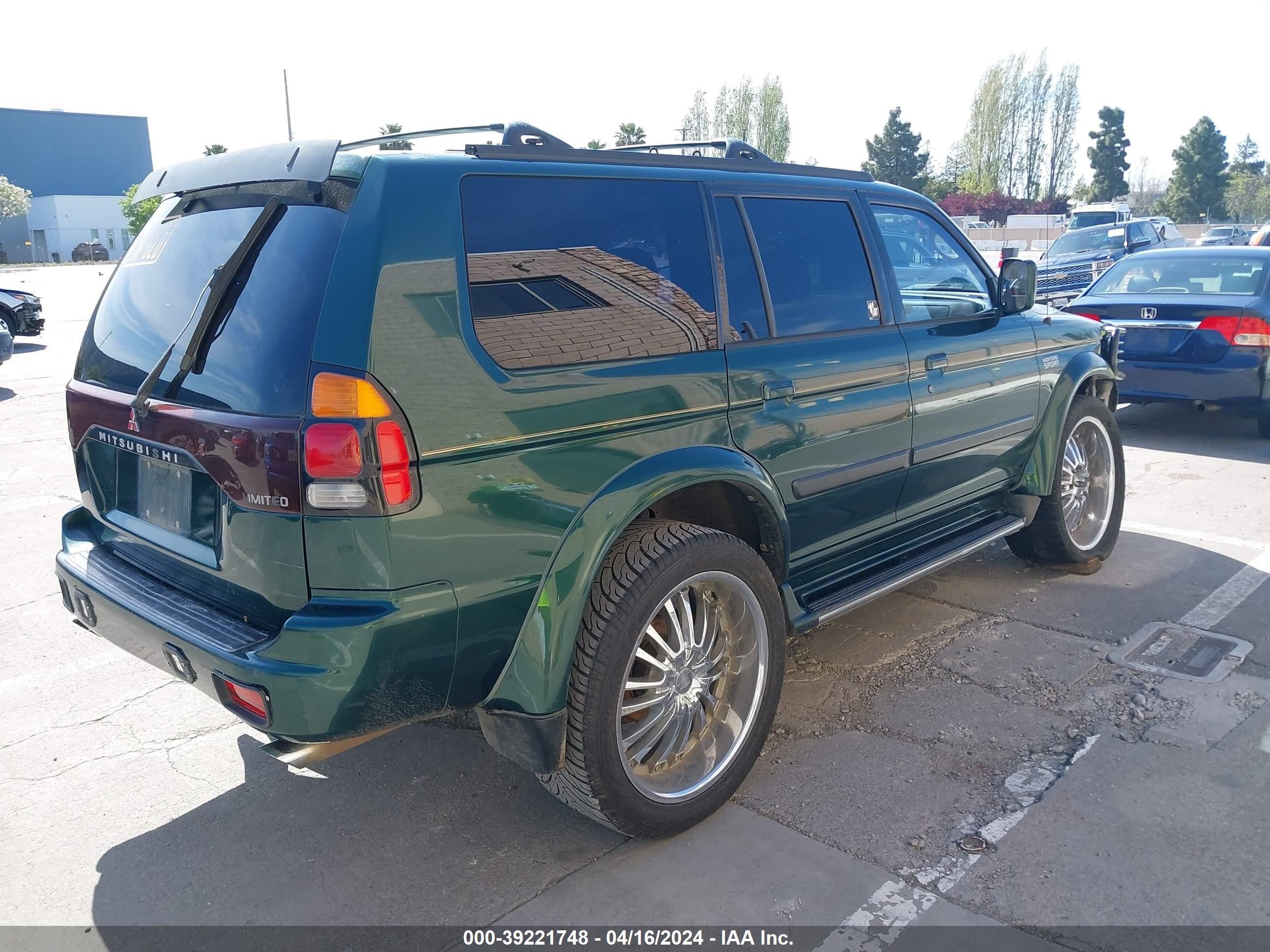 Photo 3 VIN: JA4LS41R8YP020666 - MITSUBISHI MONTERO SPORT 