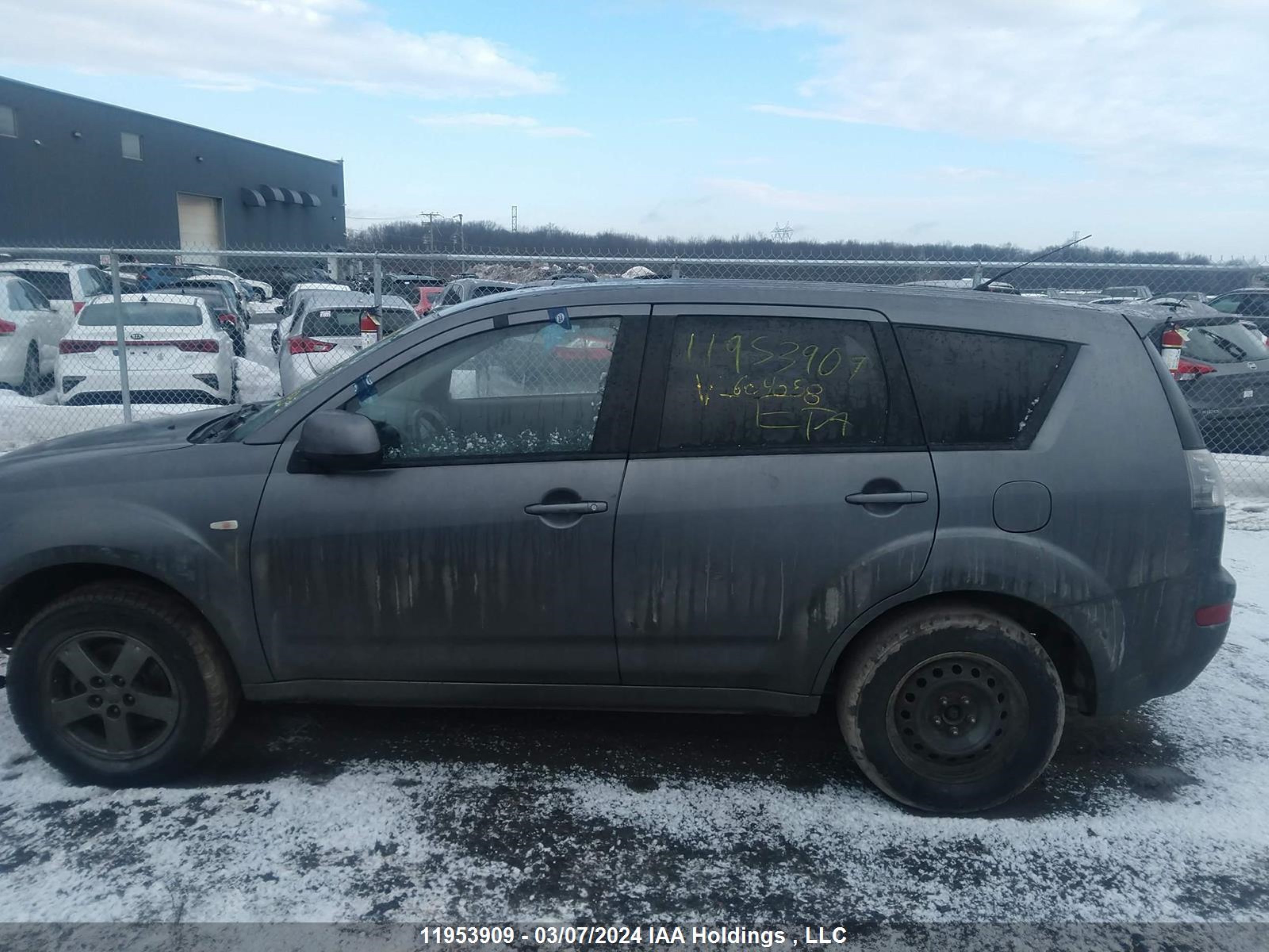 Photo 14 VIN: JA4LT21W68Z604088 - MITSUBISHI OUTLANDER 