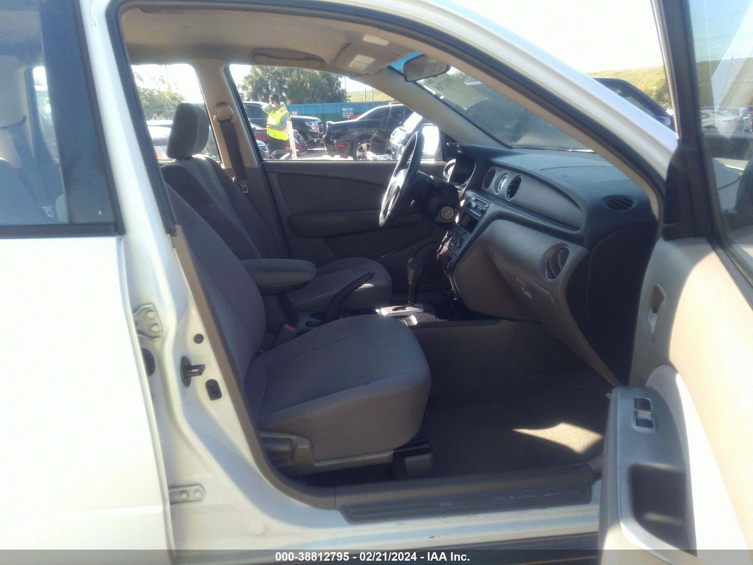 Photo 4 VIN: JA4LX31F44U038868 - MITSUBISHI OUTLANDER 