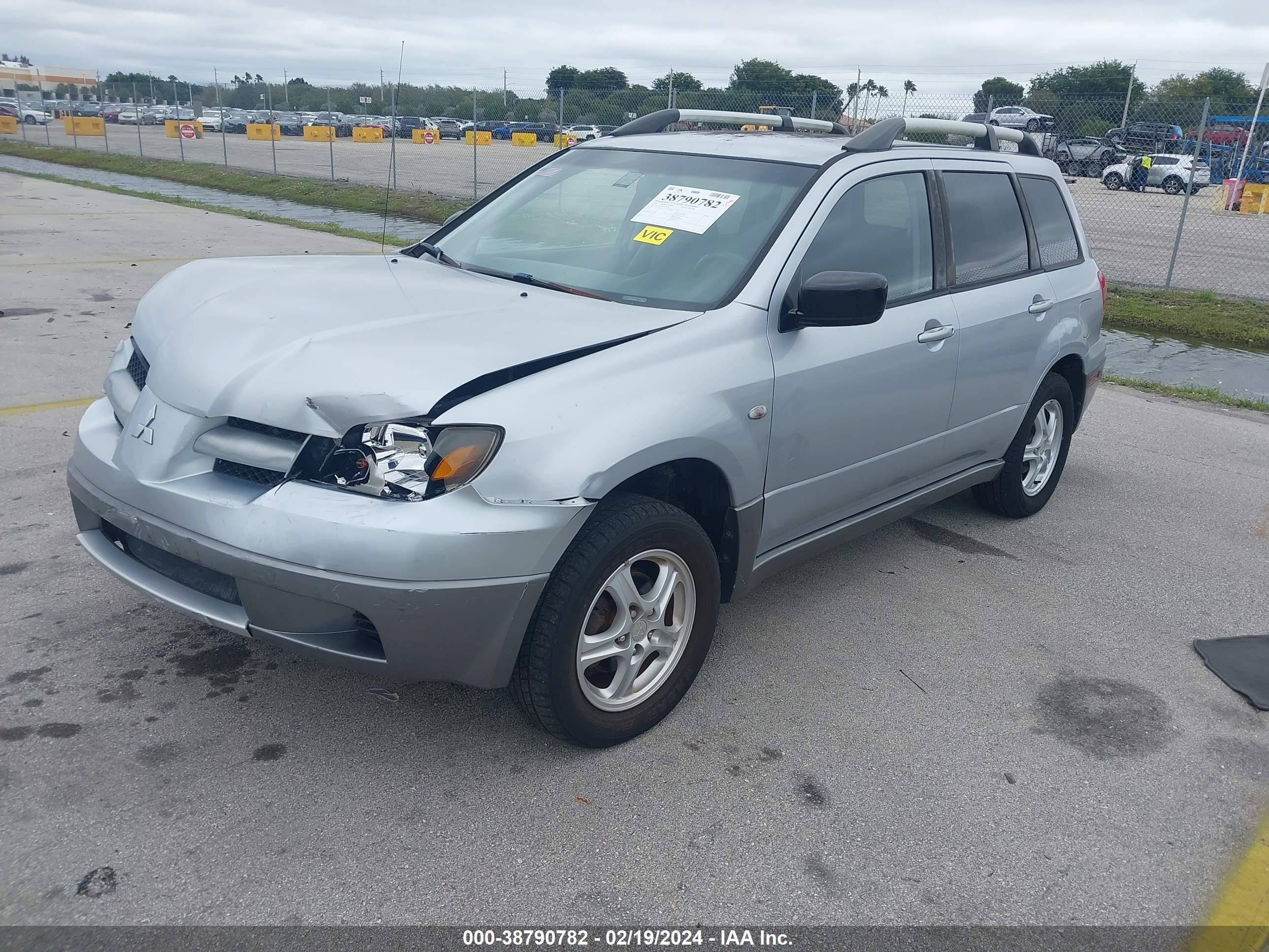 Photo 1 VIN: JA4LX31FX4U003168 - MITSUBISHI OUTLANDER 