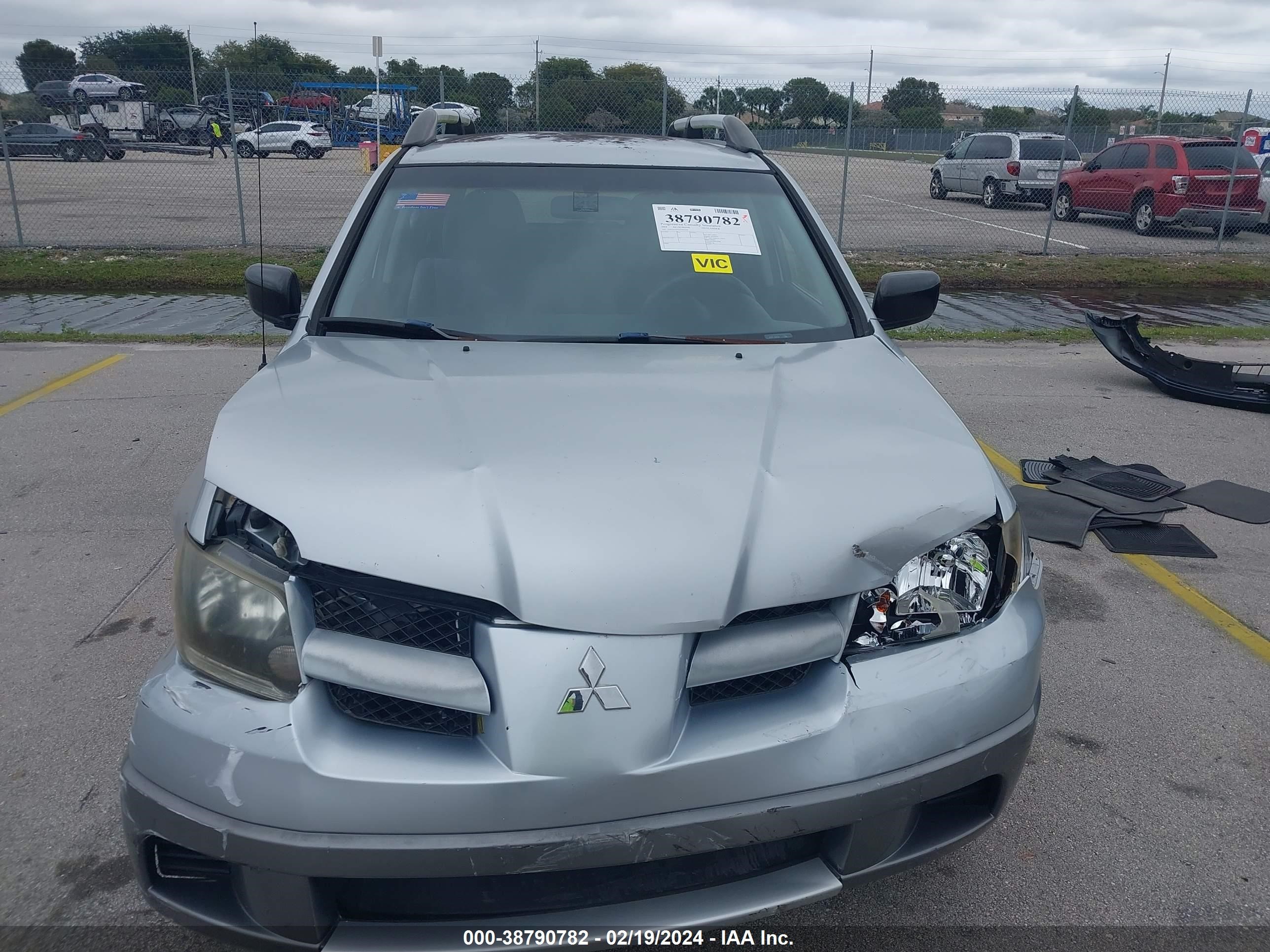 Photo 11 VIN: JA4LX31FX4U003168 - MITSUBISHI OUTLANDER 