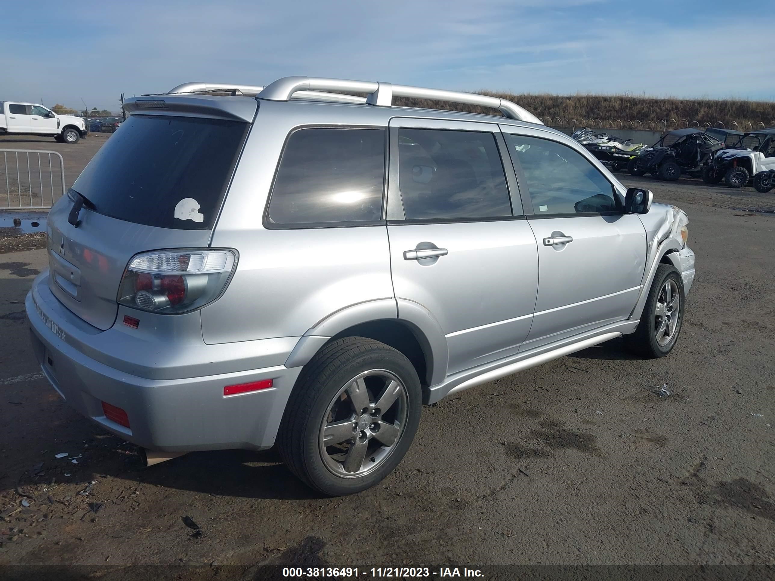 Photo 3 VIN: JA4LX41FX6U001008 - MITSUBISHI OUTLANDER 