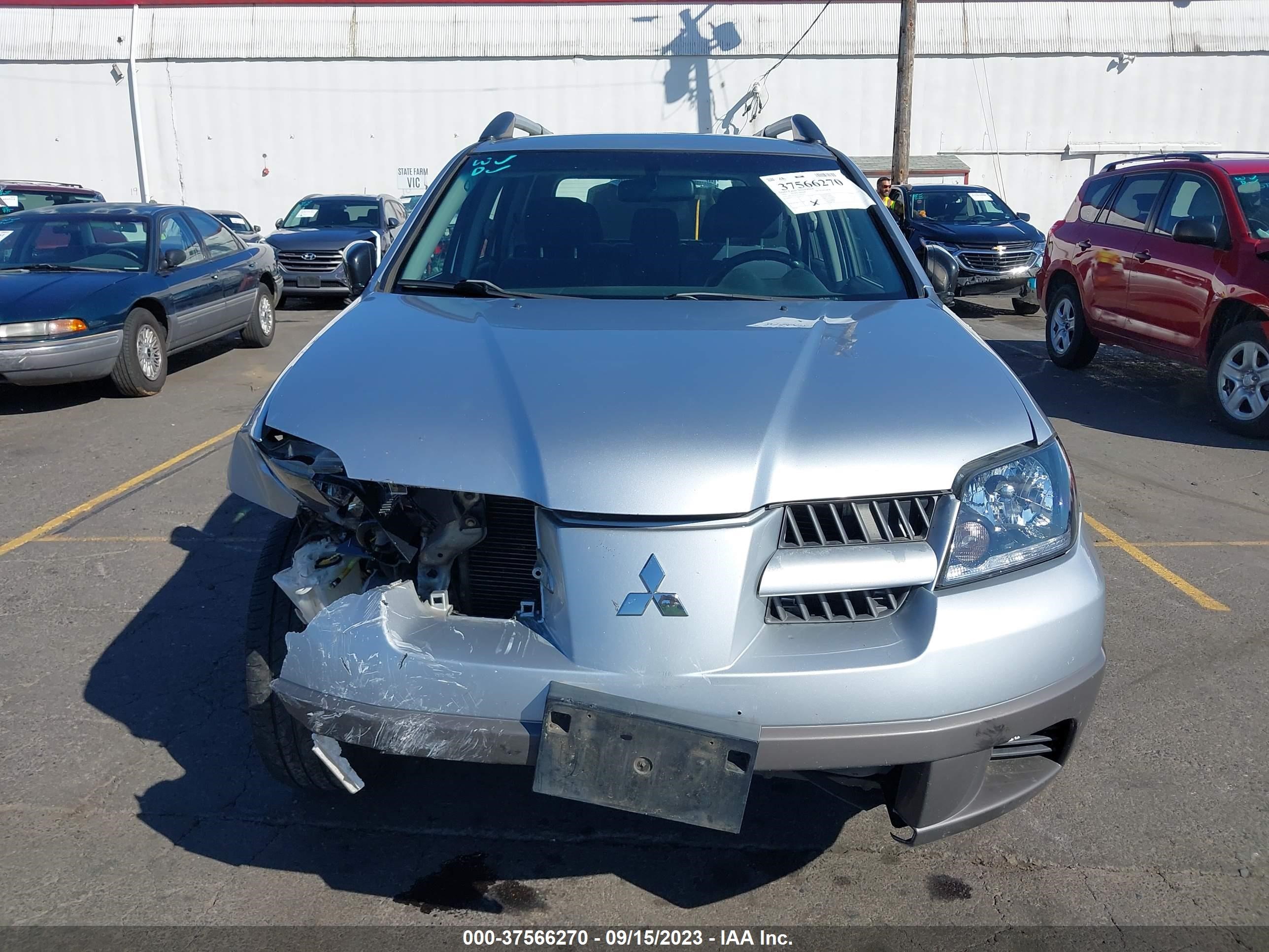 Photo 11 VIN: JA4LZ31F25U039769 - MITSUBISHI OUTLANDER 