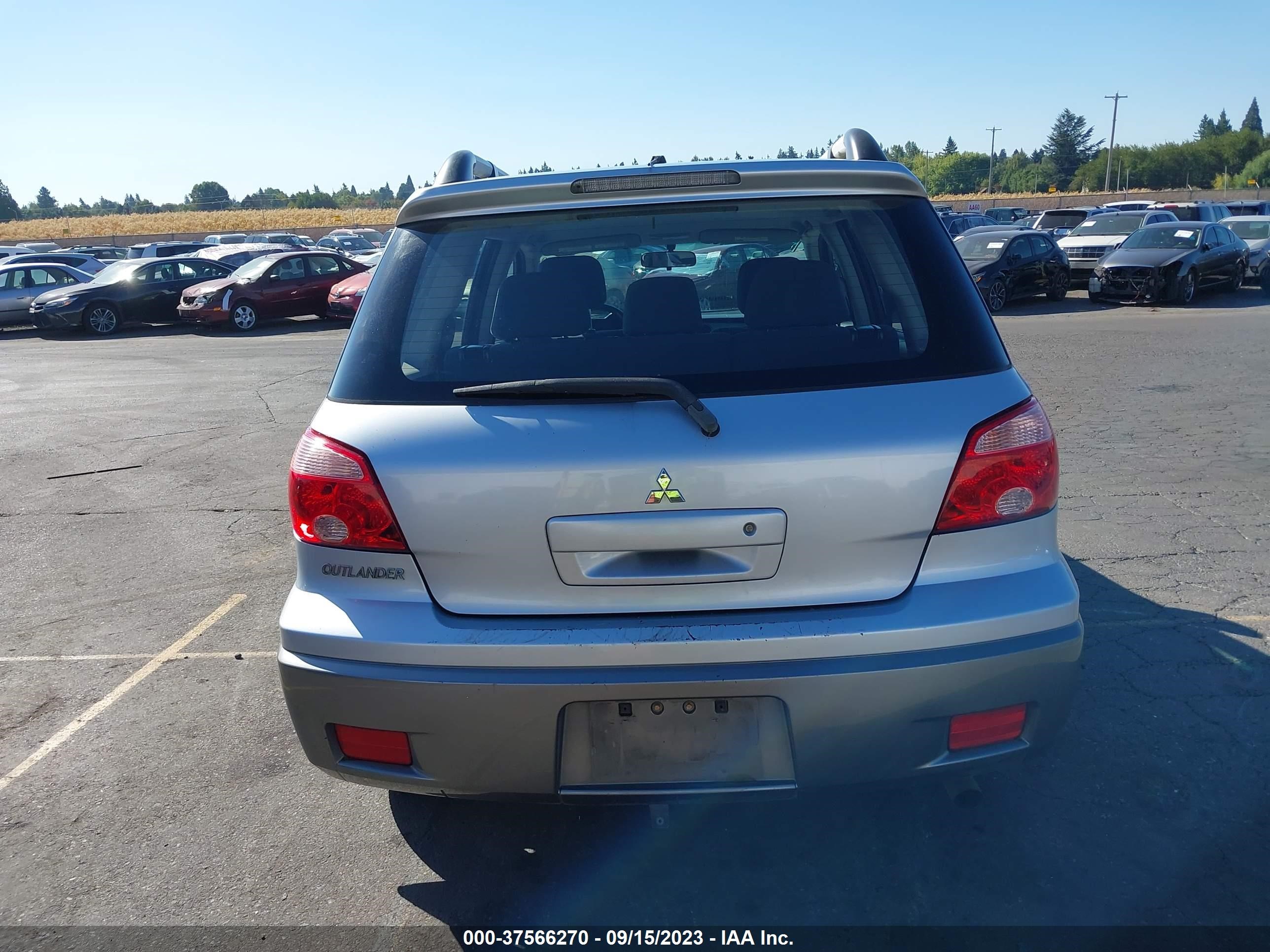 Photo 15 VIN: JA4LZ31F25U039769 - MITSUBISHI OUTLANDER 