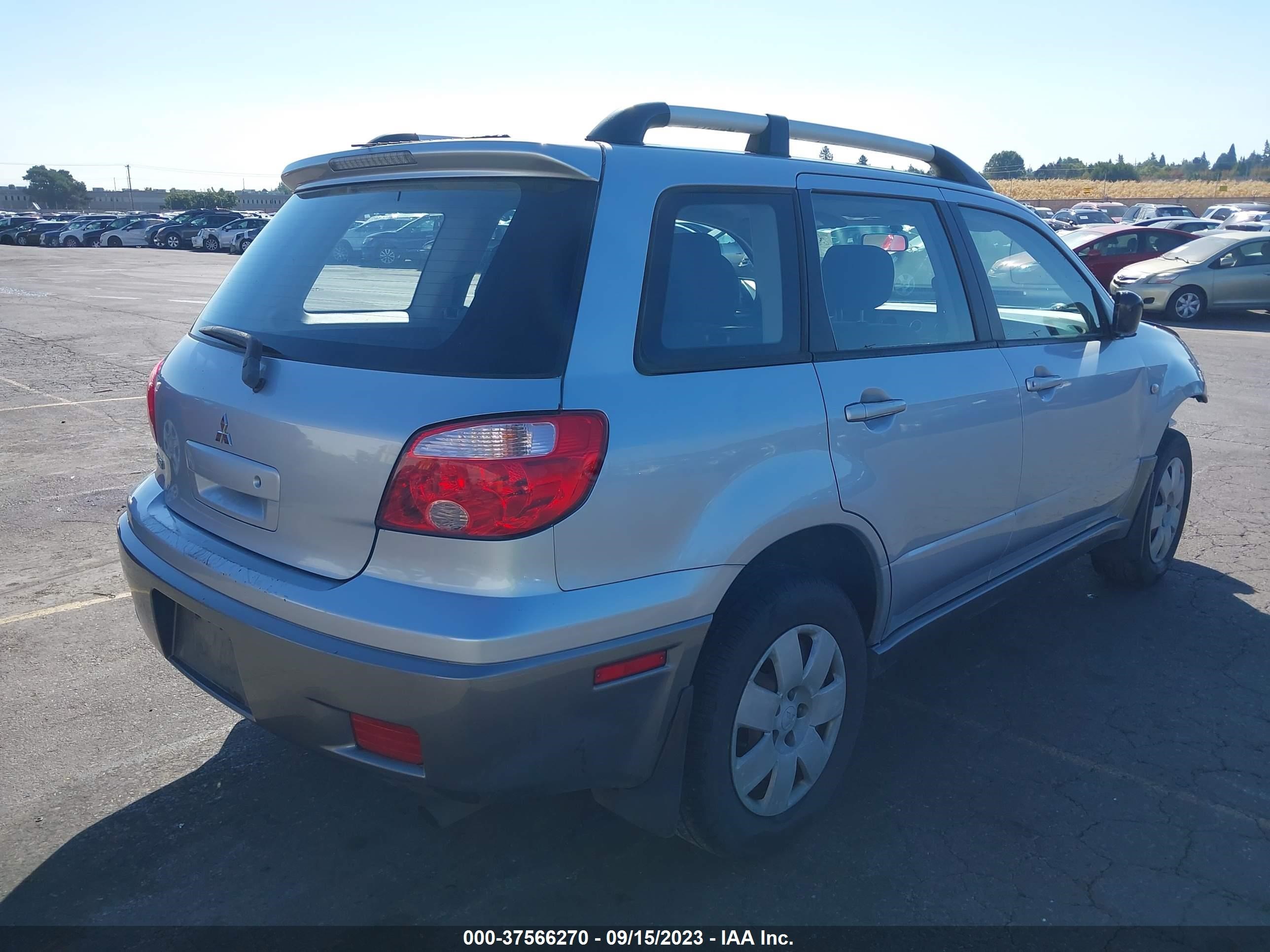 Photo 3 VIN: JA4LZ31F25U039769 - MITSUBISHI OUTLANDER 