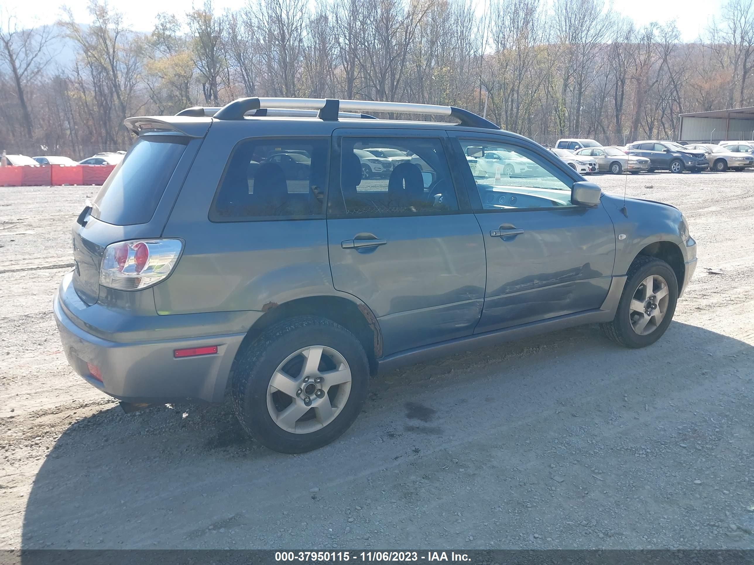 Photo 3 VIN: JA4LZ41F84U006554 - MITSUBISHI OUTLANDER 