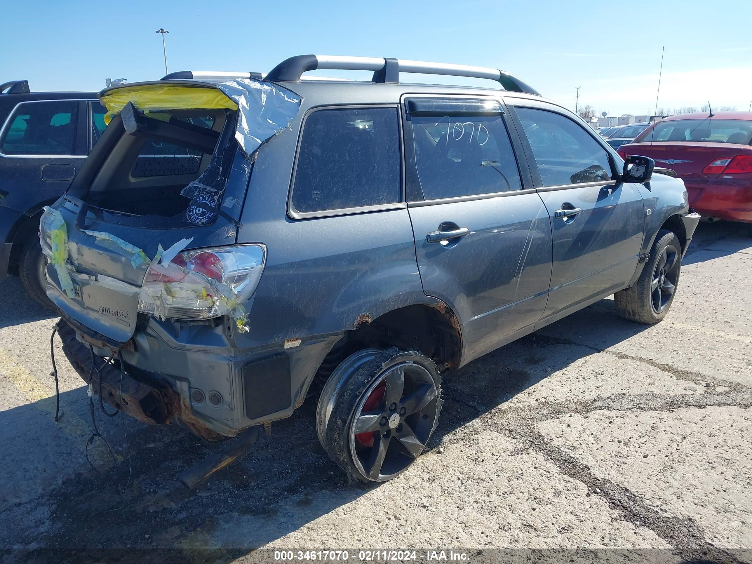 Photo 3 VIN: JA4LZ41GX3U028630 - MITSUBISHI OUTLANDER 