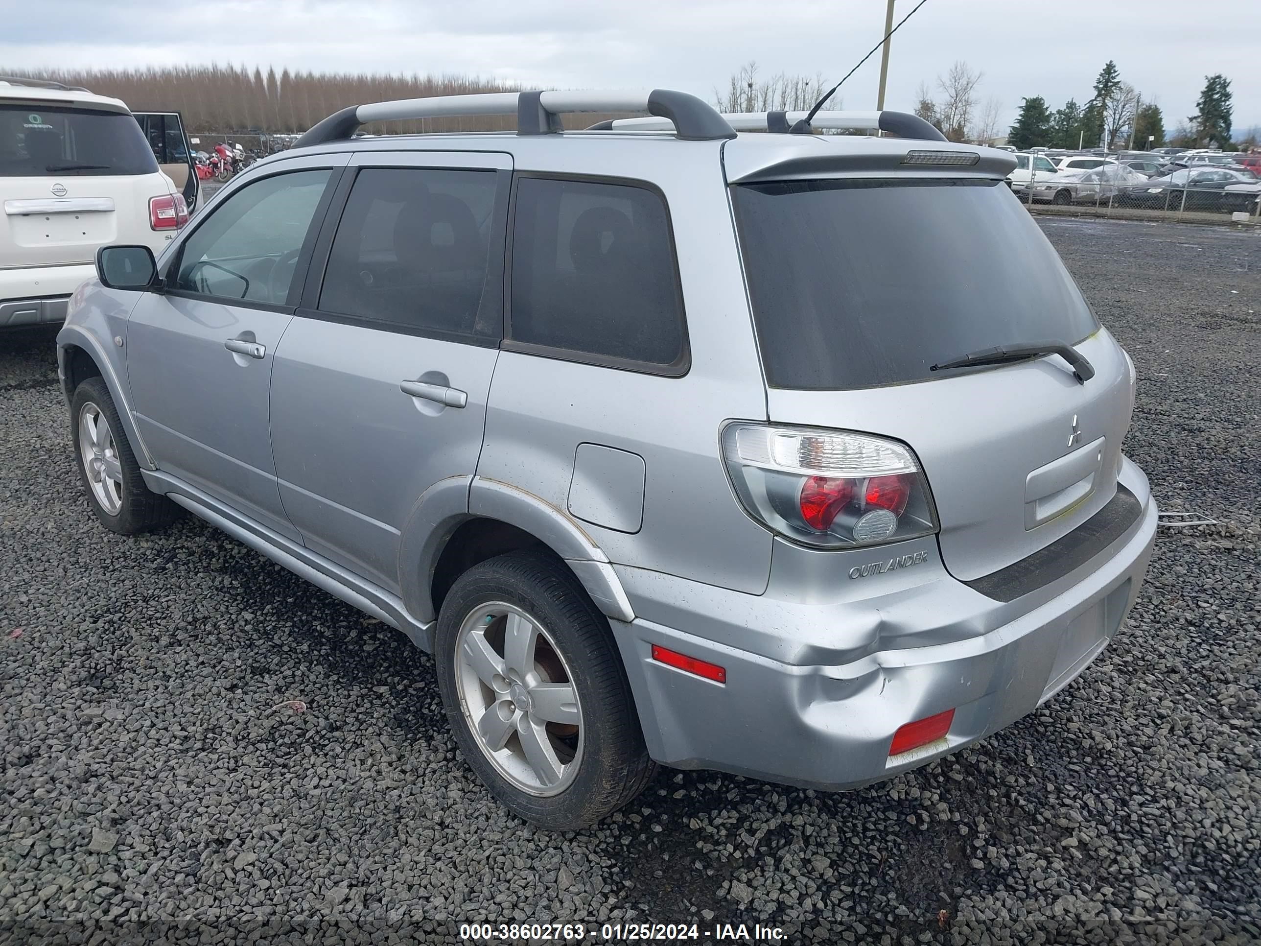 Photo 2 VIN: JA4LZ81F05U003771 - MITSUBISHI OUTLANDER 