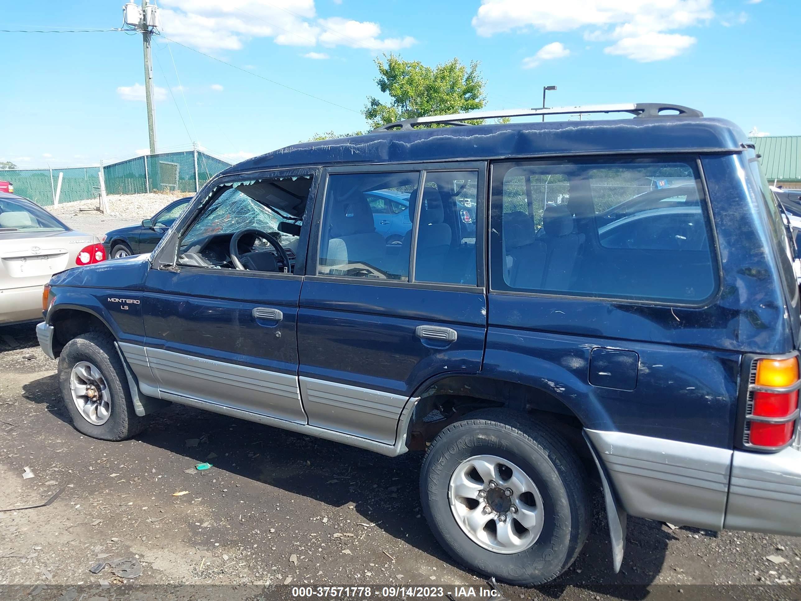 Photo 13 VIN: JA4MR41R9VJ004300 - MITSUBISHI MONTERO 