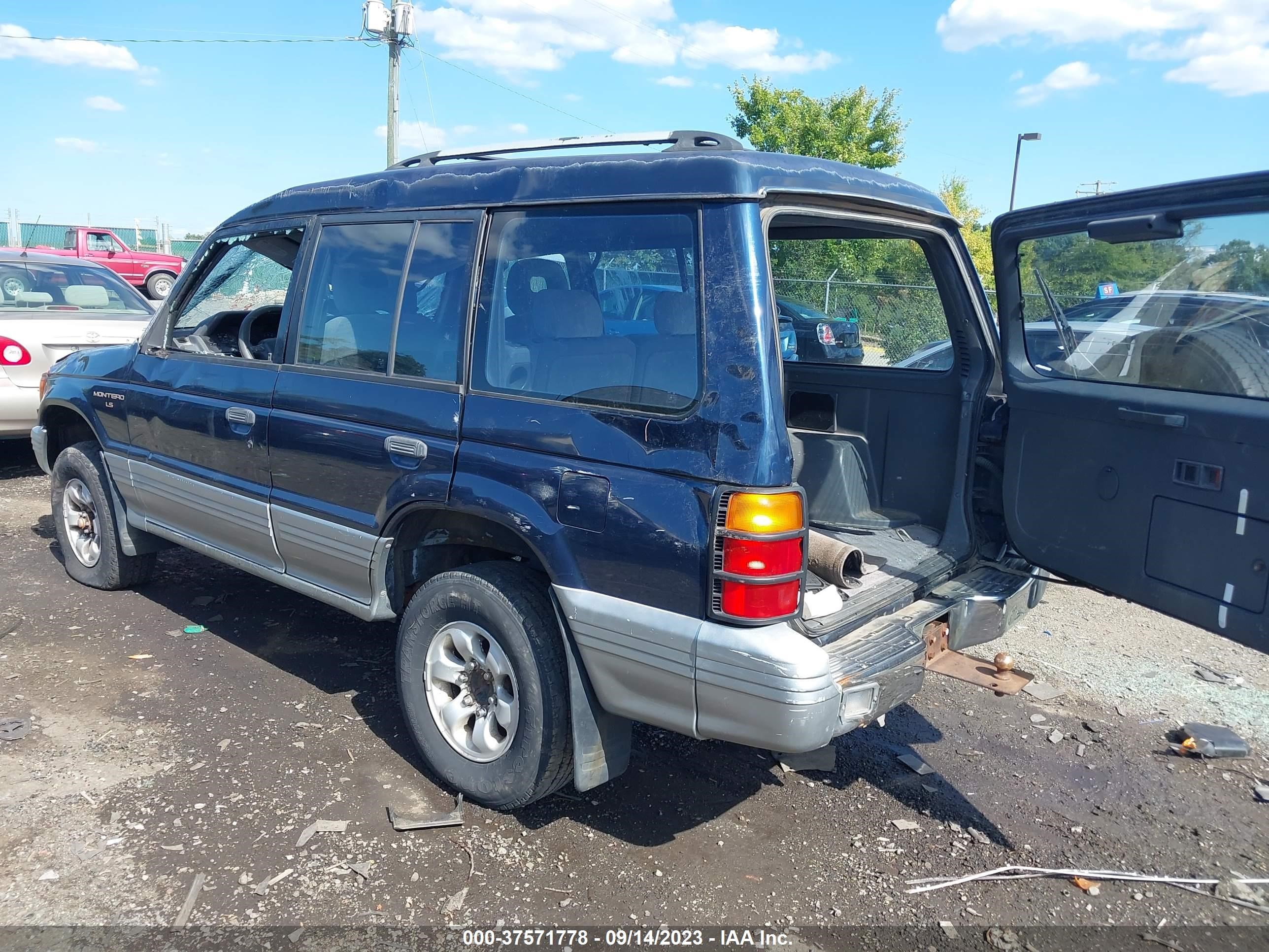 Photo 2 VIN: JA4MR41R9VJ004300 - MITSUBISHI MONTERO 