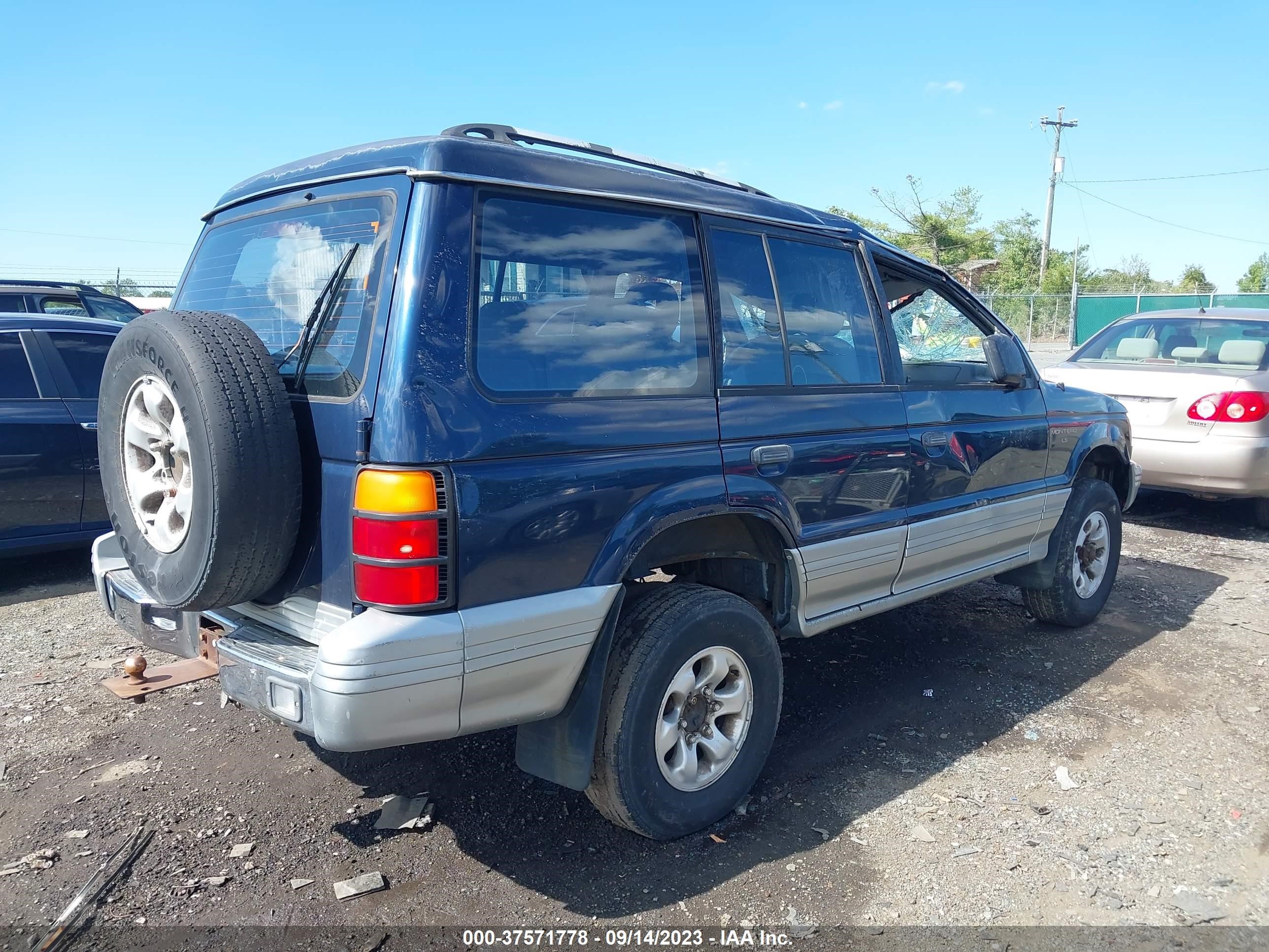 Photo 3 VIN: JA4MR41R9VJ004300 - MITSUBISHI MONTERO 