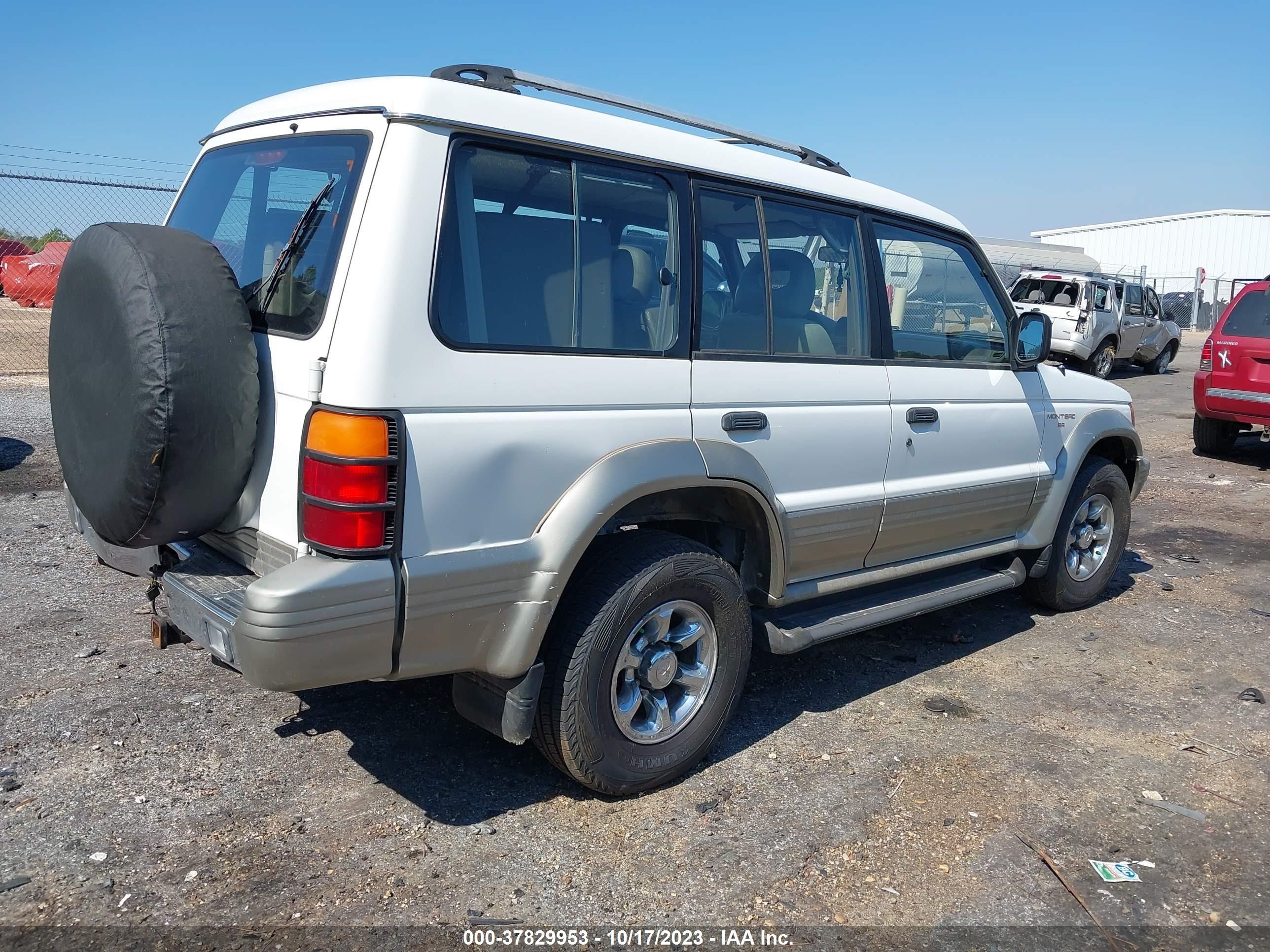 Photo 3 VIN: JA4MR51M3TJ007863 - MITSUBISHI MONTERO 