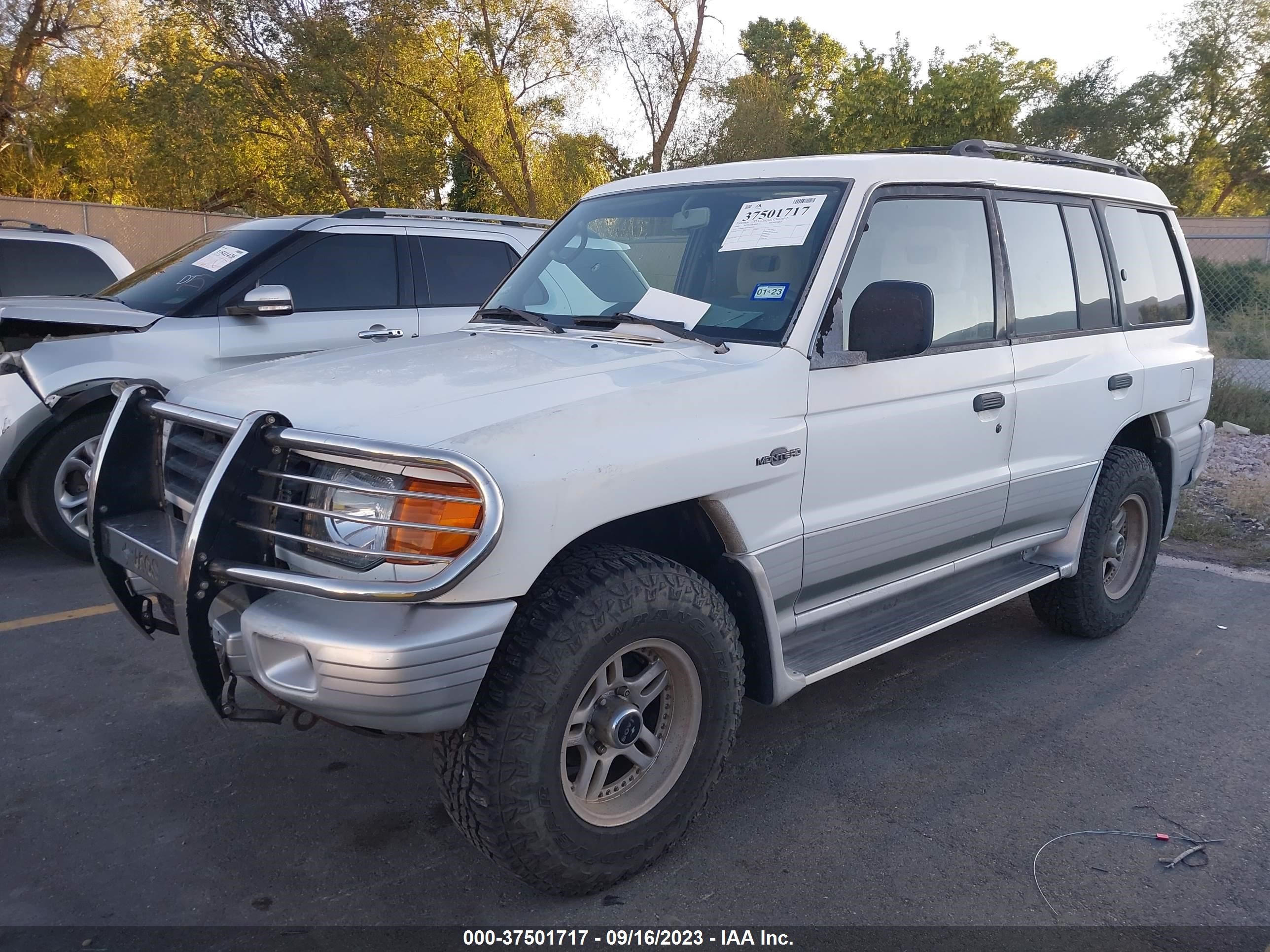 Photo 1 VIN: JA4MR51R0XJ002976 - MITSUBISHI MONTERO 