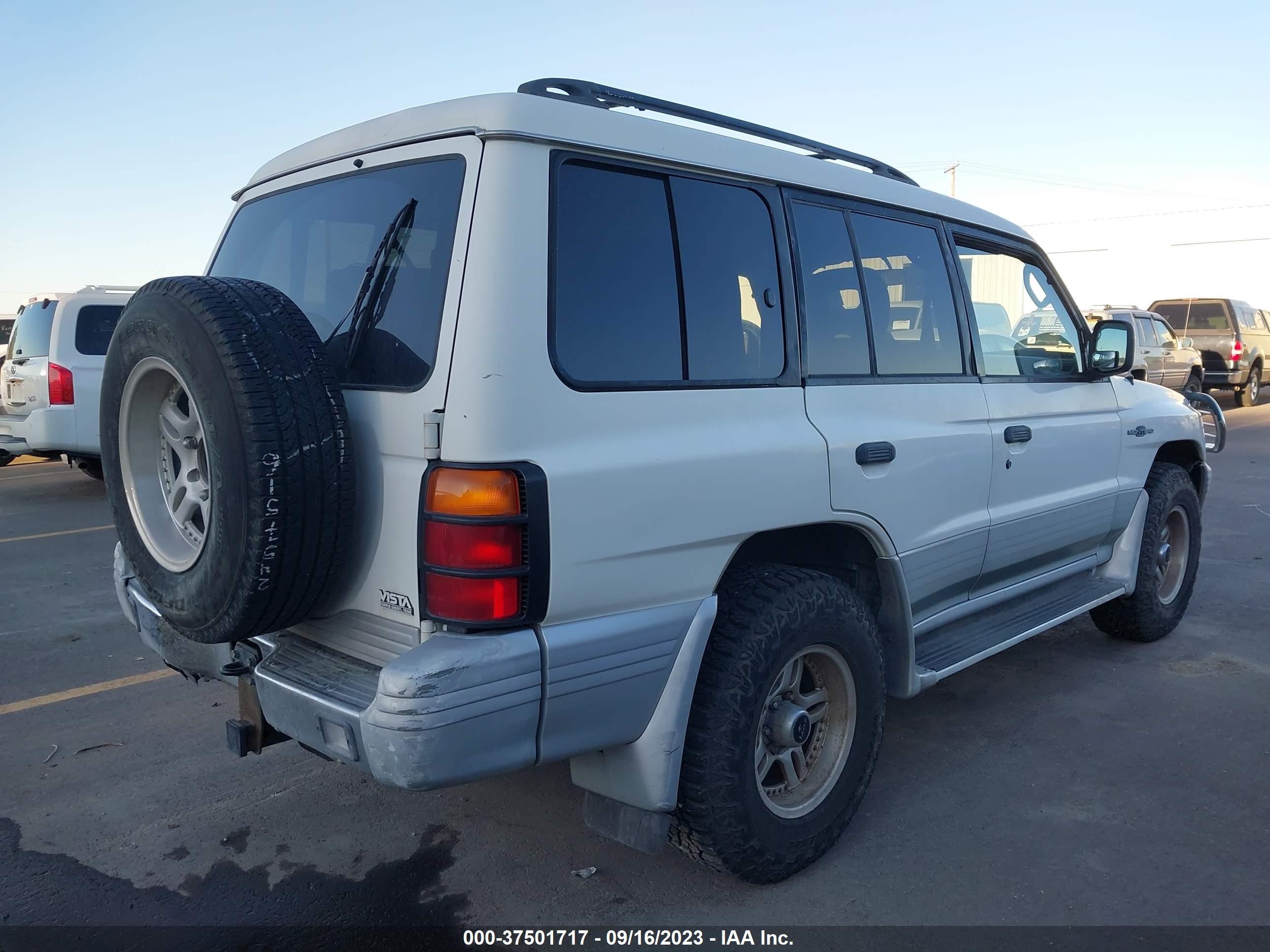 Photo 3 VIN: JA4MR51R0XJ002976 - MITSUBISHI MONTERO 