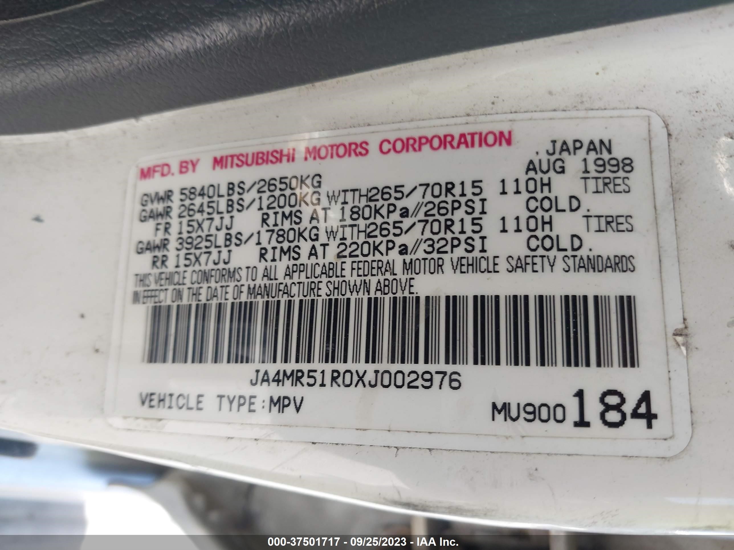 Photo 8 VIN: JA4MR51R0XJ002976 - MITSUBISHI MONTERO 