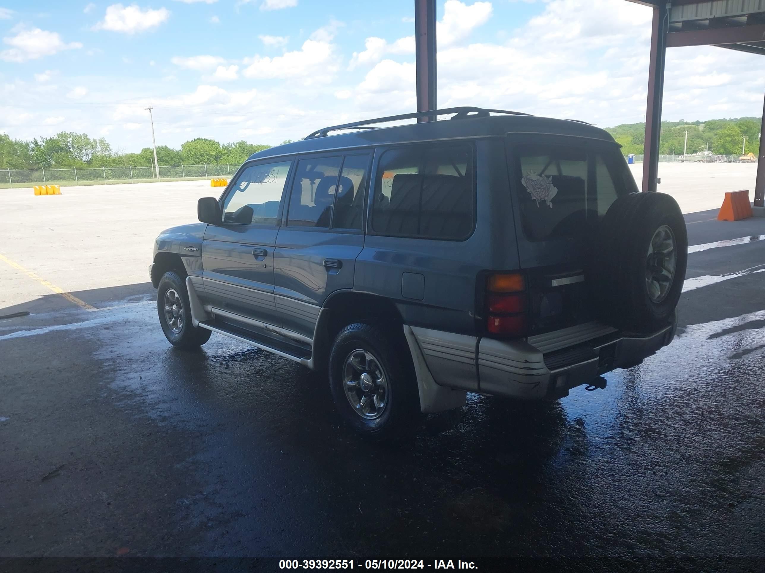 Photo 2 VIN: JA4MR51RXXJ002869 - MITSUBISHI MONTERO 