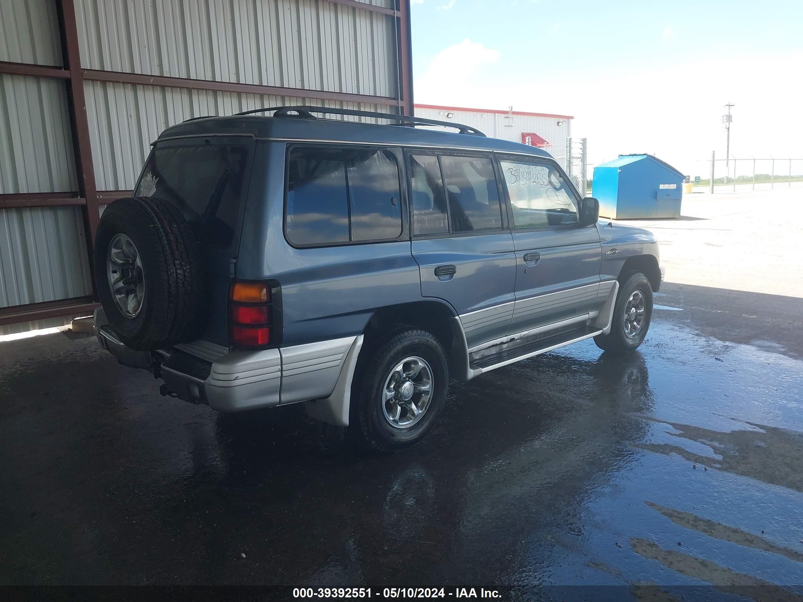 Photo 3 VIN: JA4MR51RXXJ002869 - MITSUBISHI MONTERO 