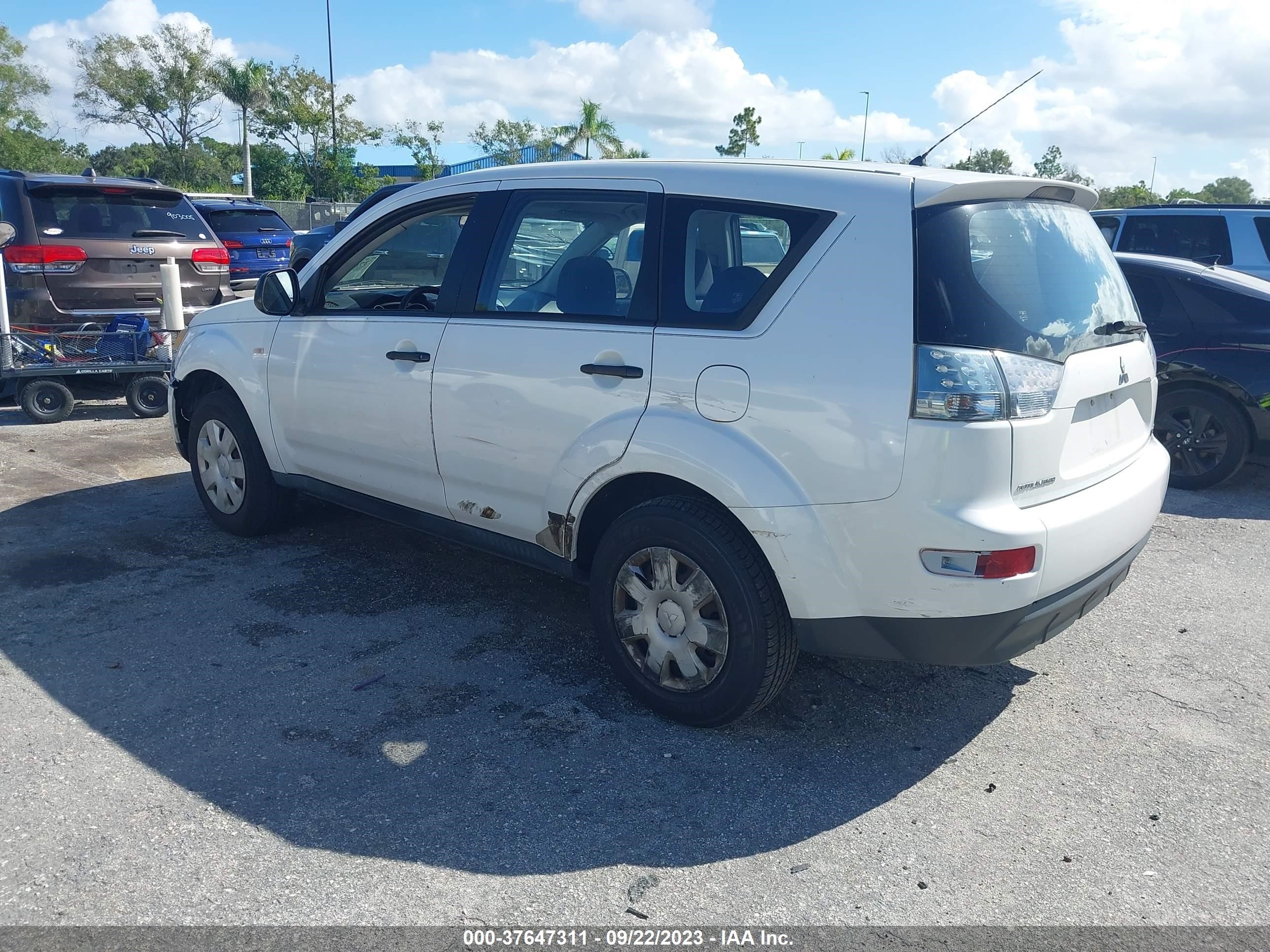 Photo 2 VIN: JA4MS31X07Z002145 - MITSUBISHI OUTLANDER 