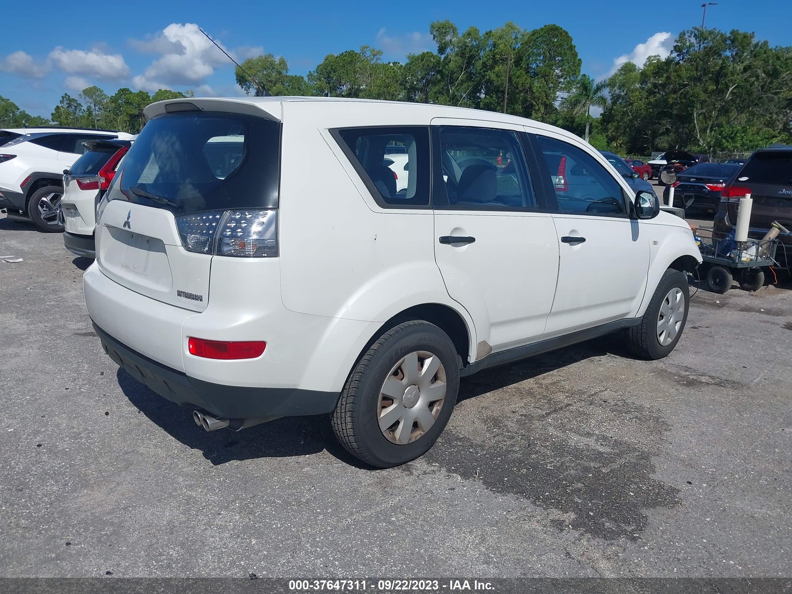 Photo 3 VIN: JA4MS31X07Z002145 - MITSUBISHI OUTLANDER 