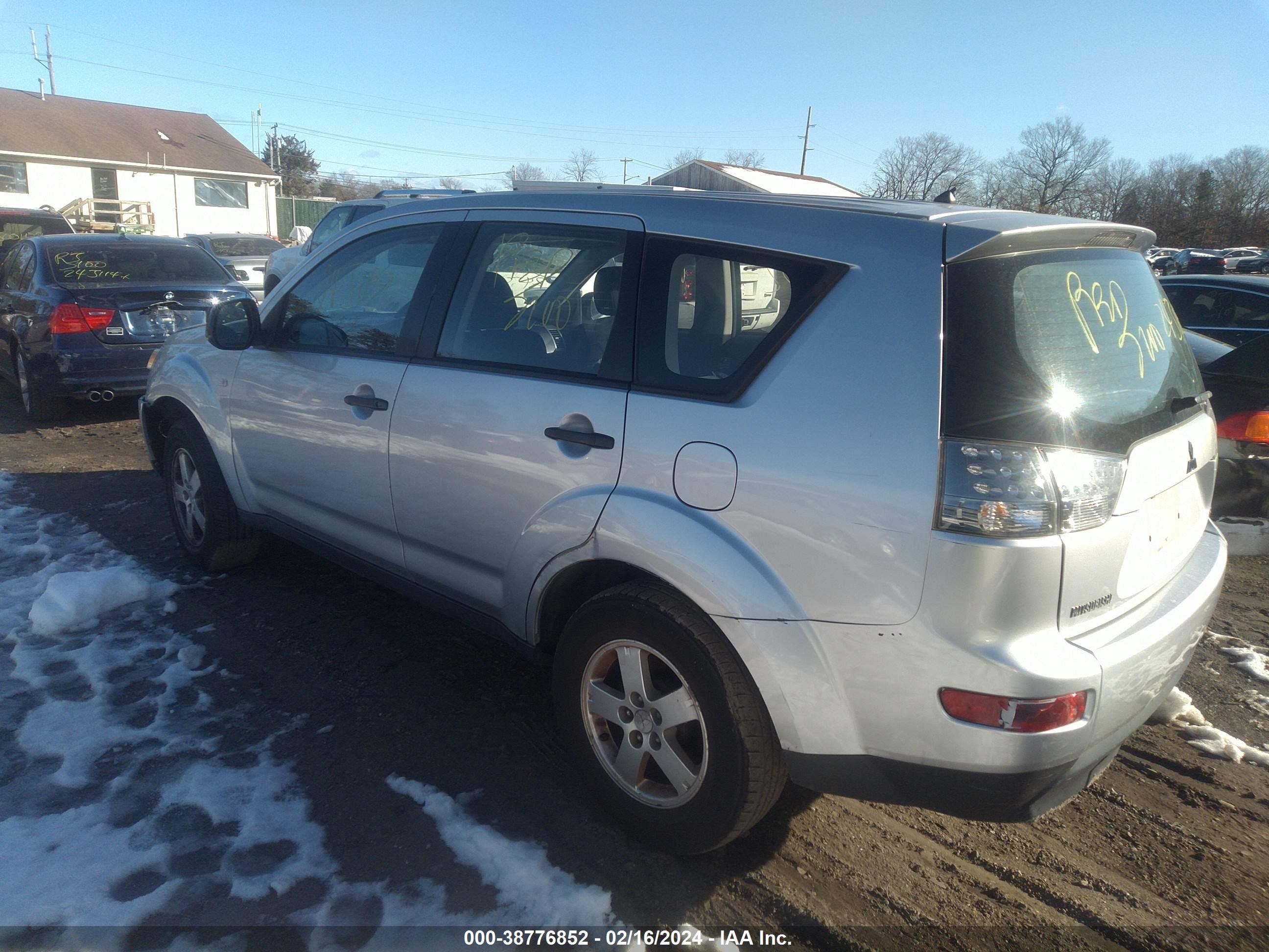 Photo 2 VIN: JA4MS31X17Z014000 - MITSUBISHI OUTLANDER 