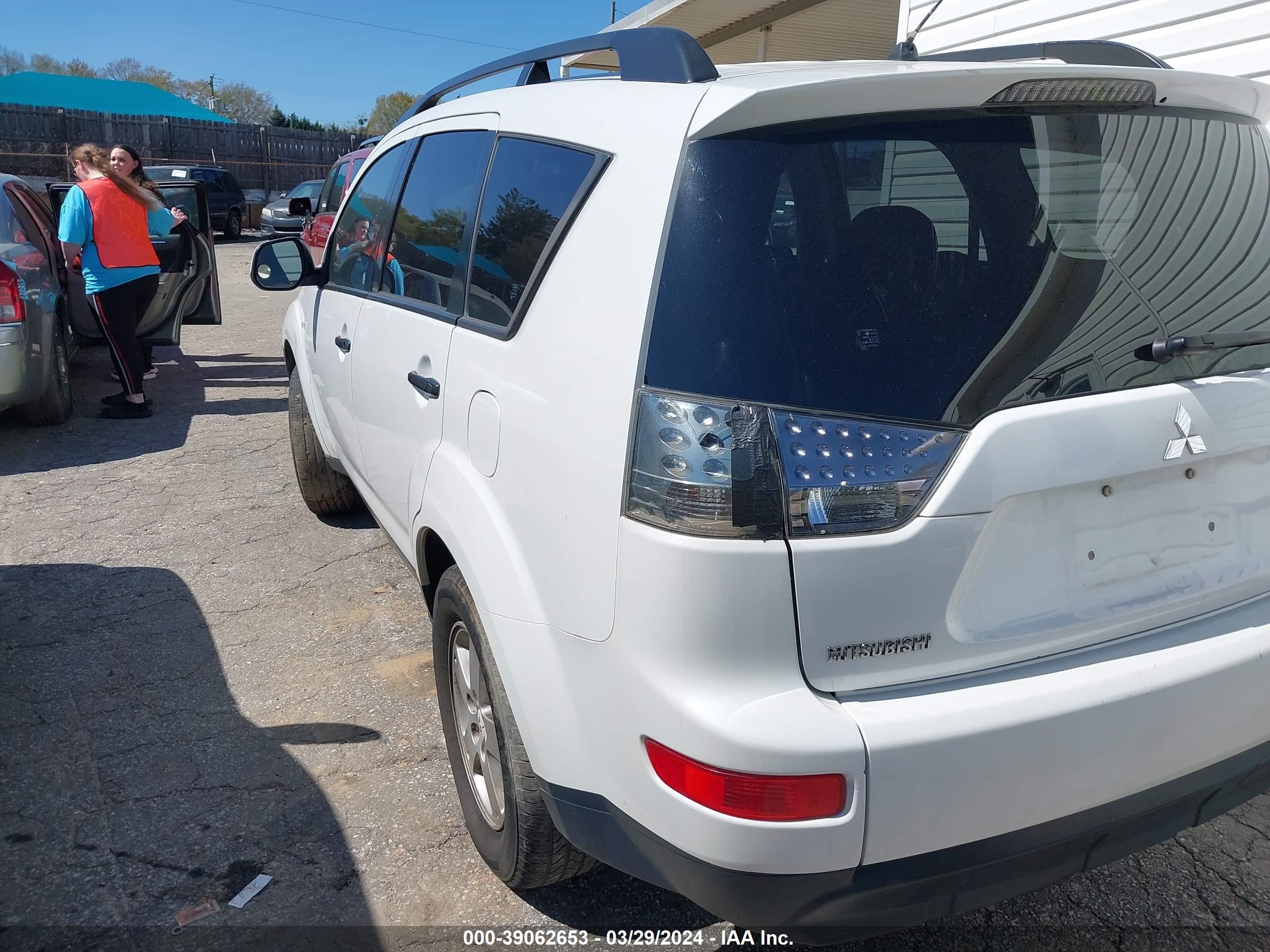 Photo 2 VIN: JA4MS31X87Z013085 - MITSUBISHI OUTLANDER 