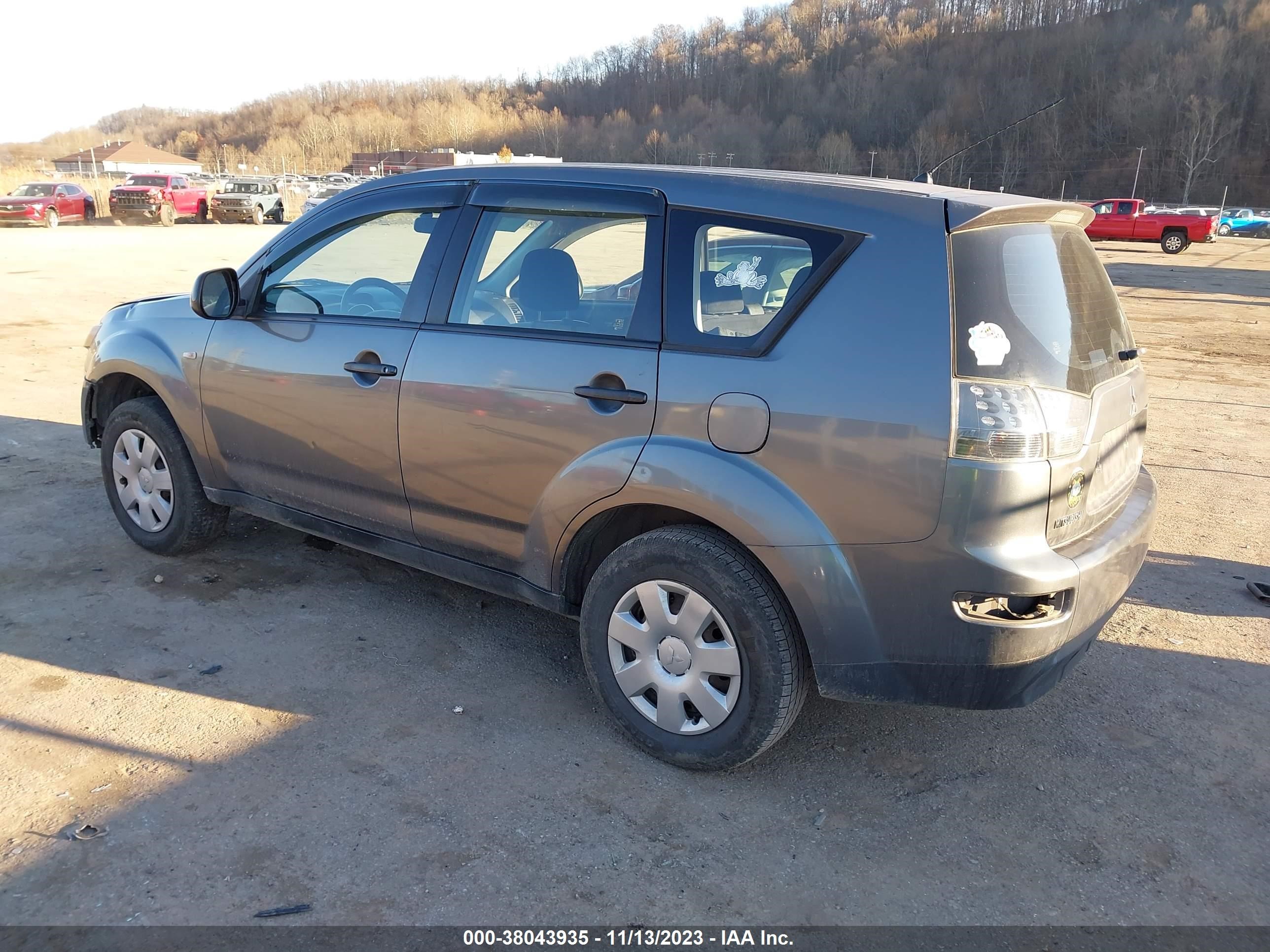 Photo 2 VIN: JA4MS31XX7U004658 - MITSUBISHI OUTLANDER 