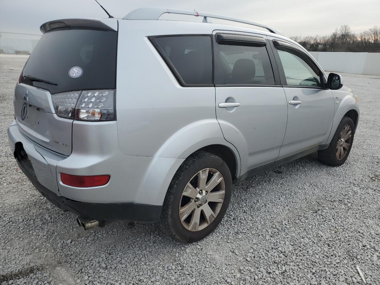 Photo 2 VIN: JA4MS41X48Z001846 - MITSUBISHI OUTLANDER 