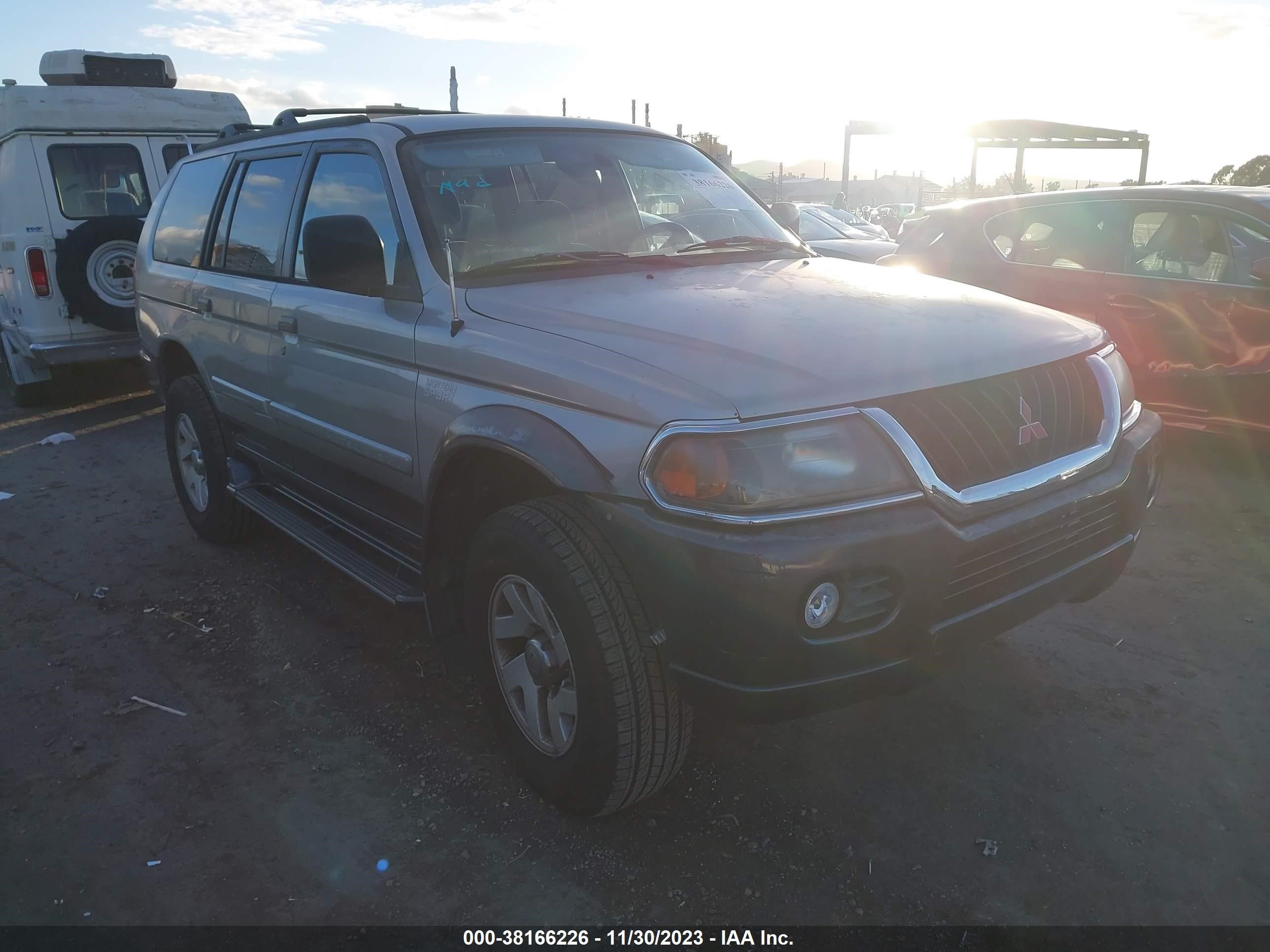 Photo 0 VIN: JA4MT31H4YP817371 - MITSUBISHI MONTERO SPORT 