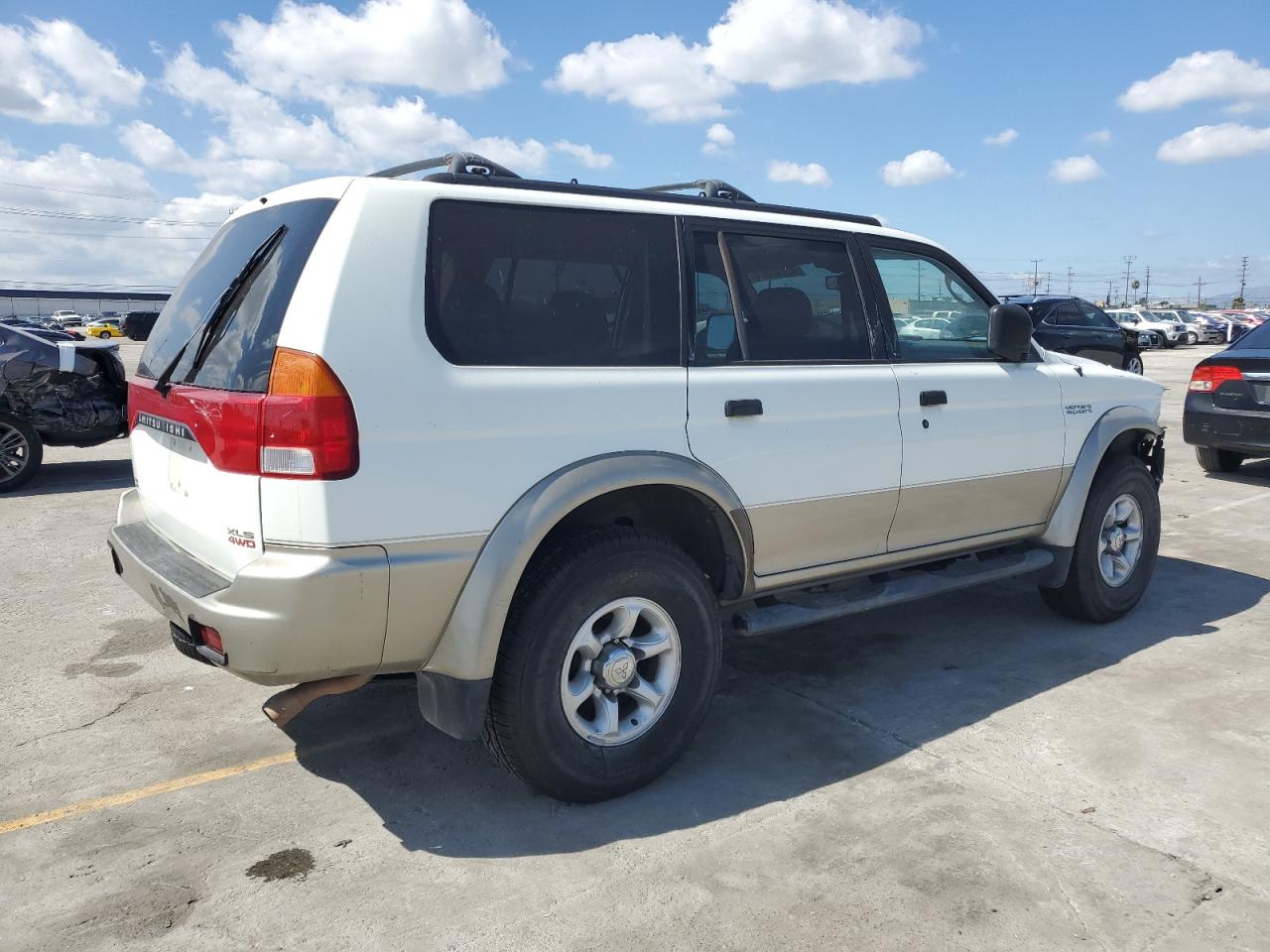 Photo 2 VIN: JA4MT31H5XP007424 - MITSUBISHI MONTERO 