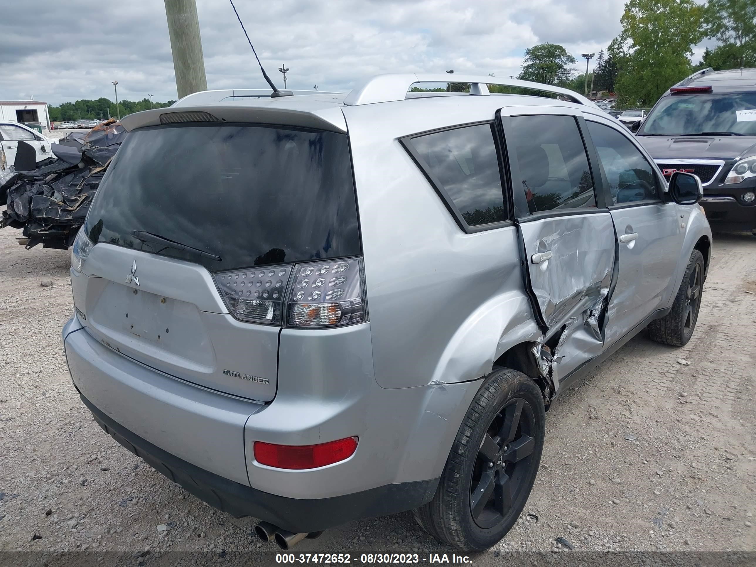 Photo 3 VIN: JA4MT41XX8Z009088 - MITSUBISHI OUTLANDER 