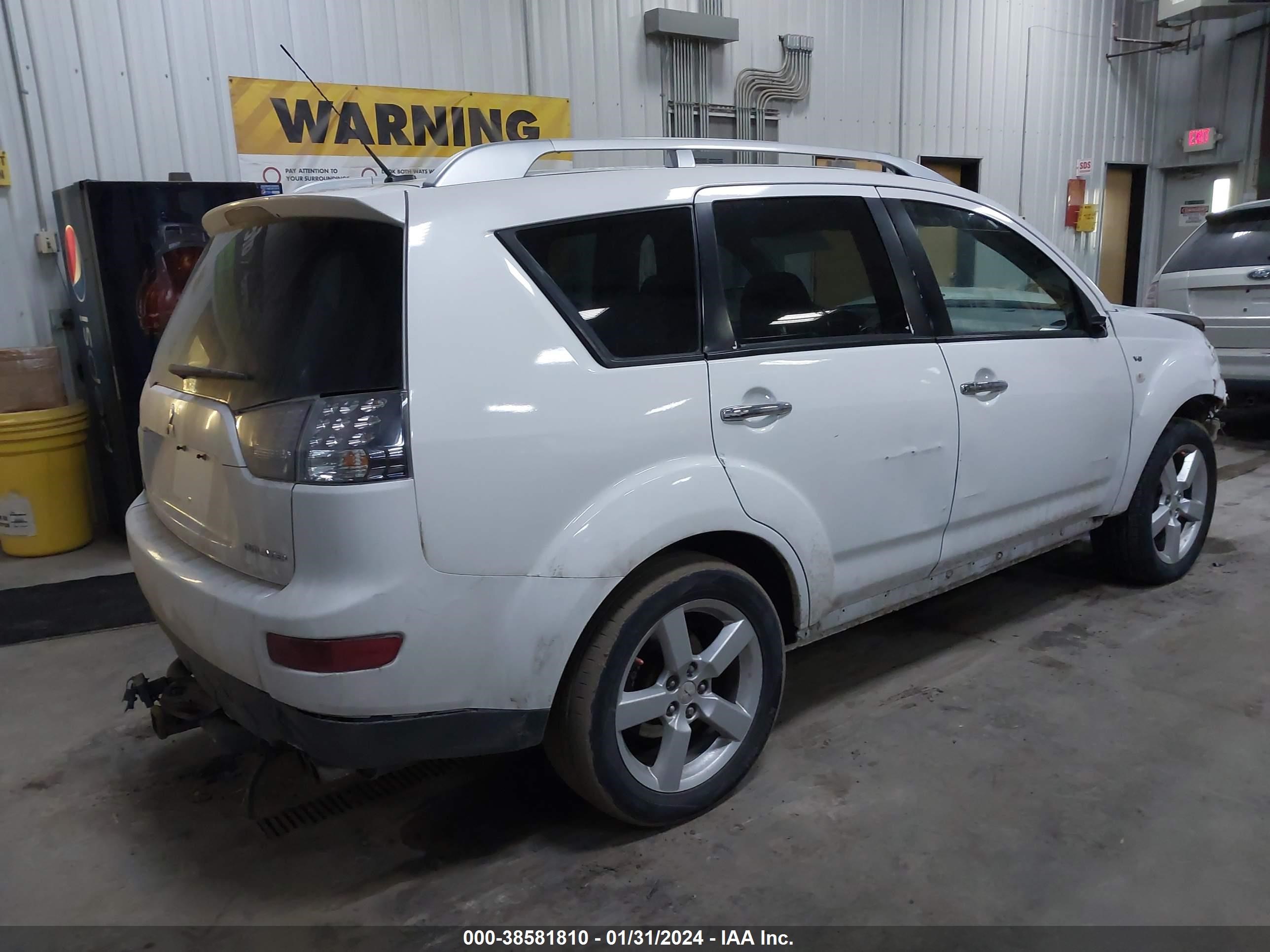 Photo 3 VIN: JA4MT41XX9Z010422 - MITSUBISHI OUTLANDER 