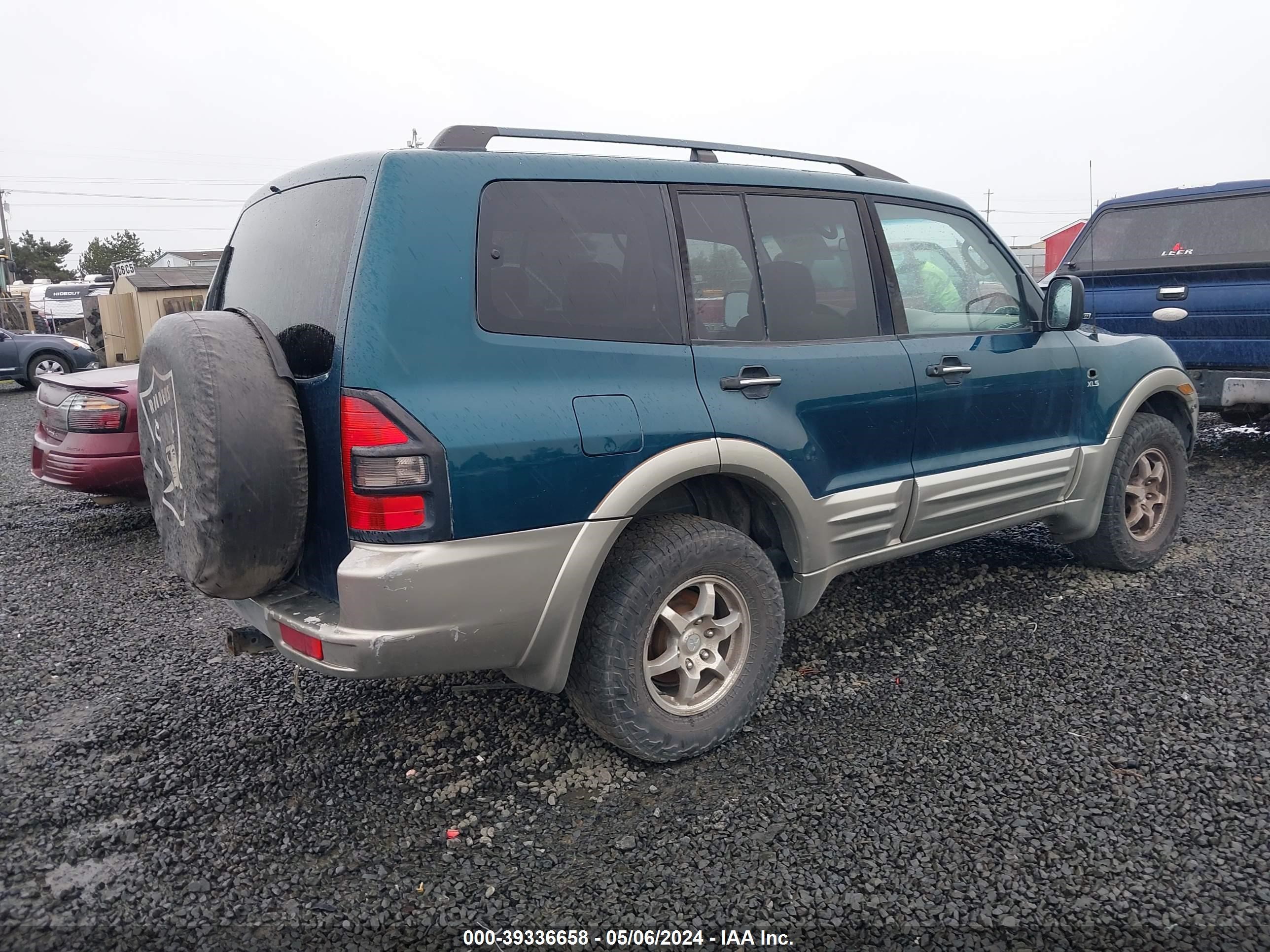 Photo 3 VIN: JA4MW31R11J033450 - MITSUBISHI MONTERO 