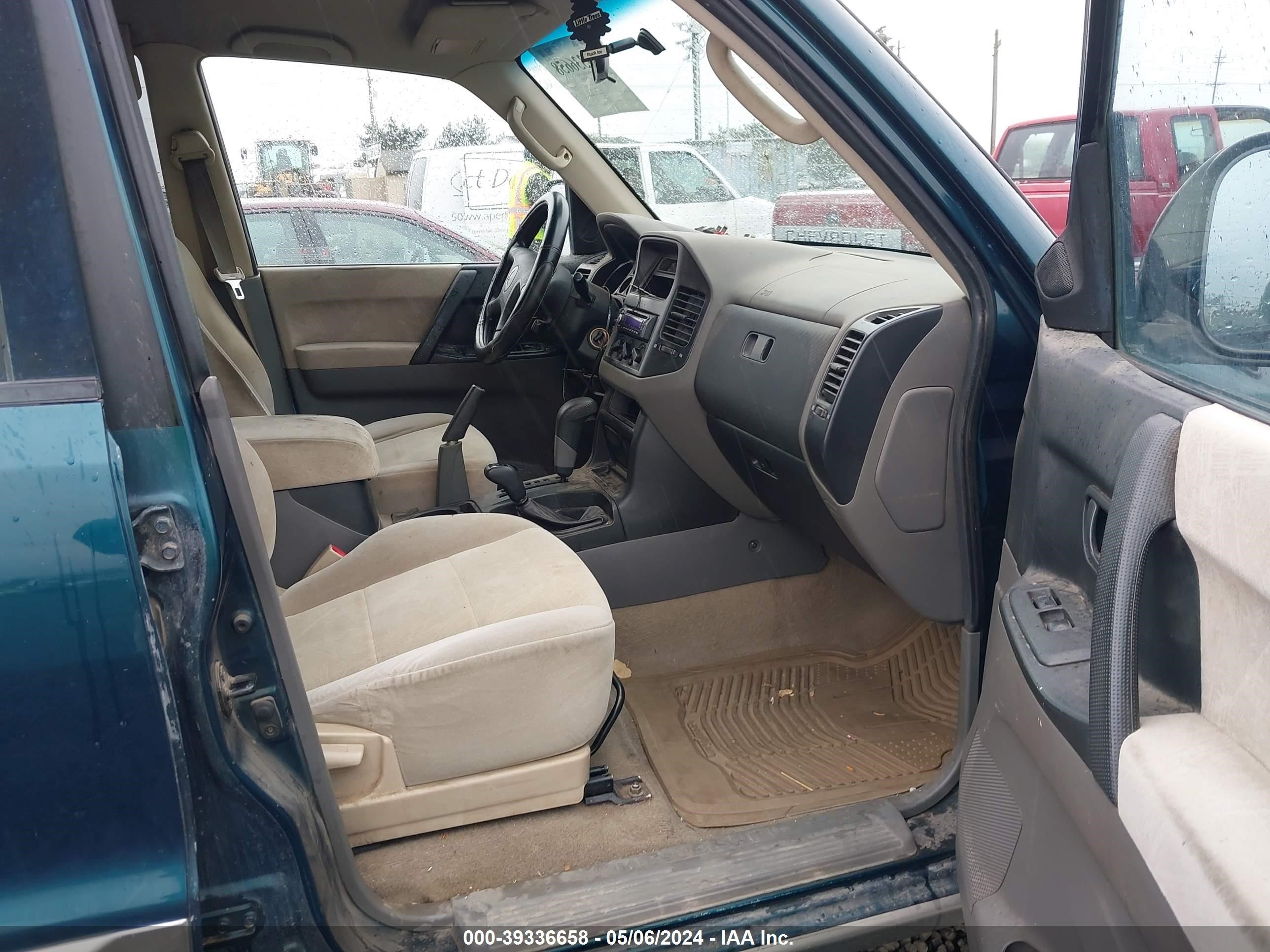 Photo 4 VIN: JA4MW31R11J033450 - MITSUBISHI MONTERO 