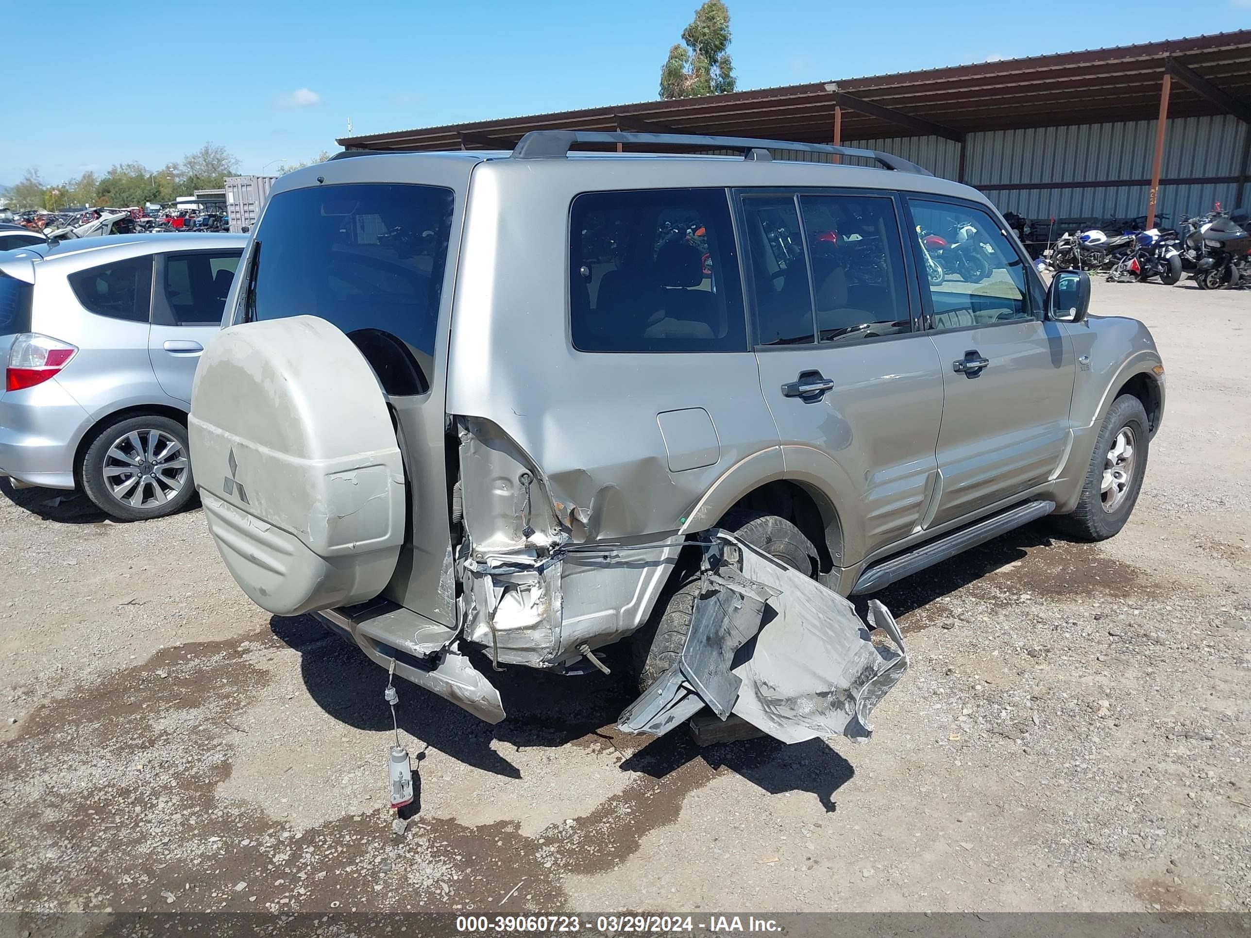 Photo 3 VIN: JA4MW31R12J060097 - MITSUBISHI MONTERO 