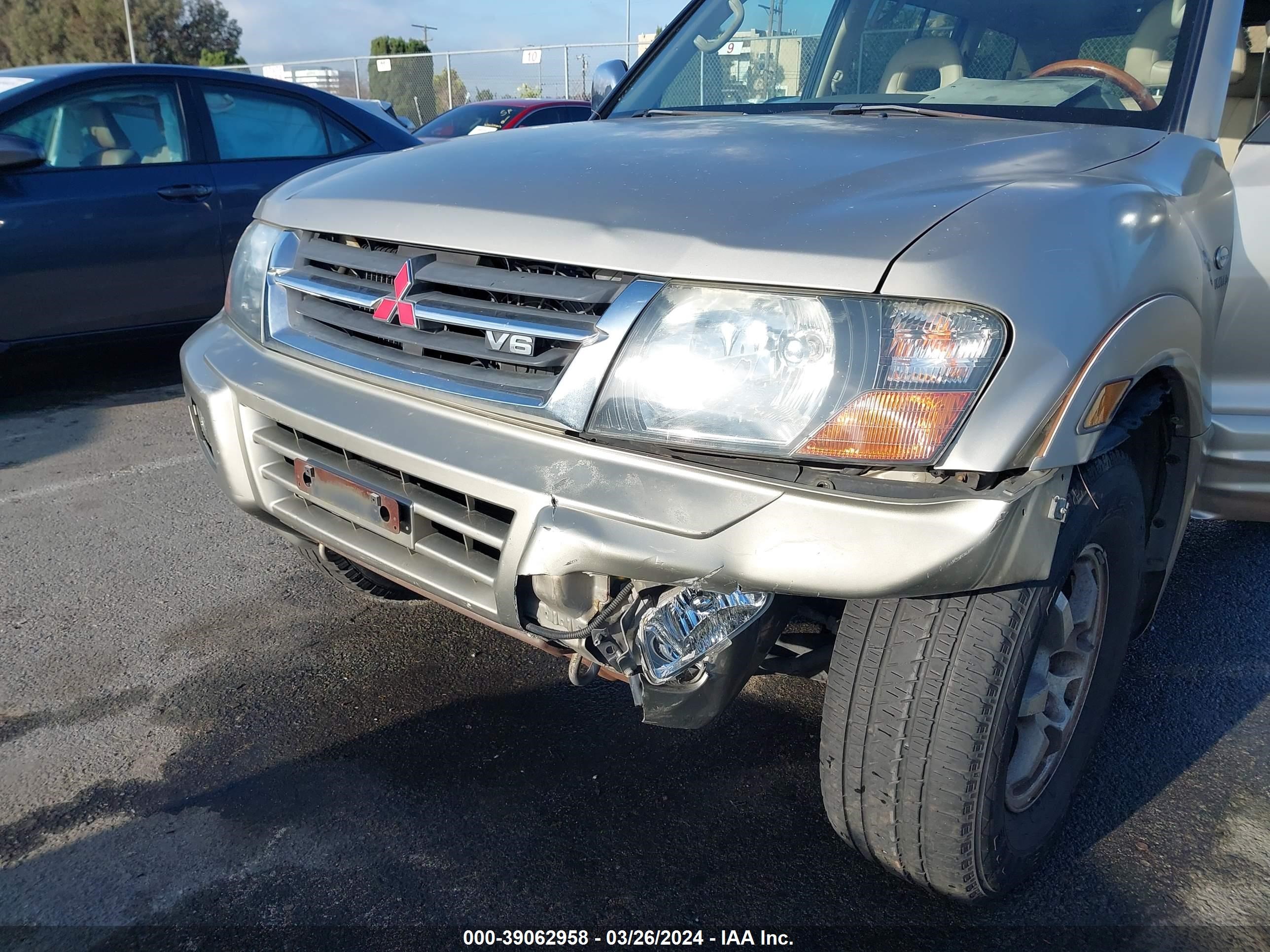 Photo 5 VIN: JA4MW51R11J019074 - MITSUBISHI MONTERO 