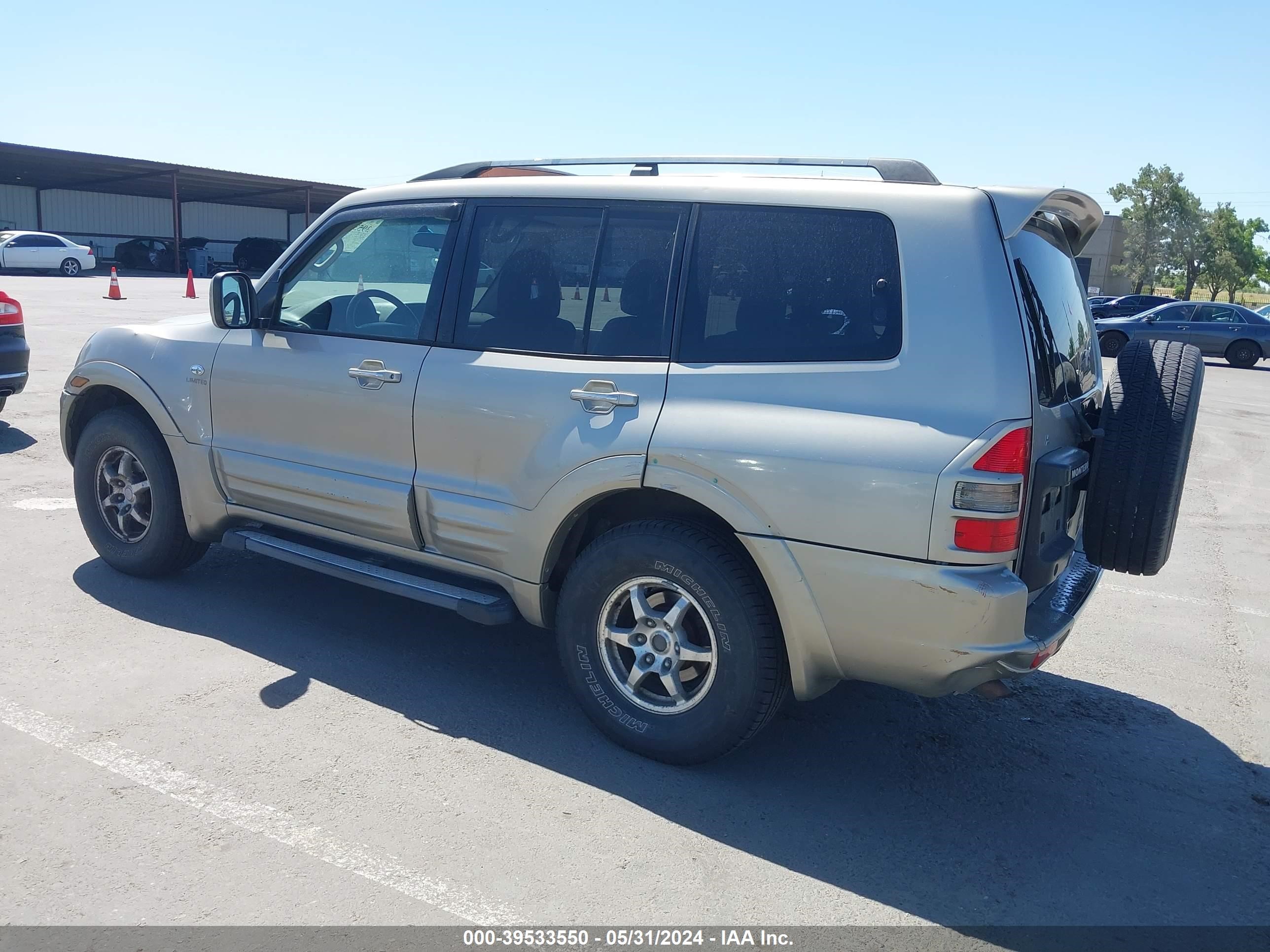 Photo 2 VIN: JA4MW51R72J028461 - MITSUBISHI MONTERO 