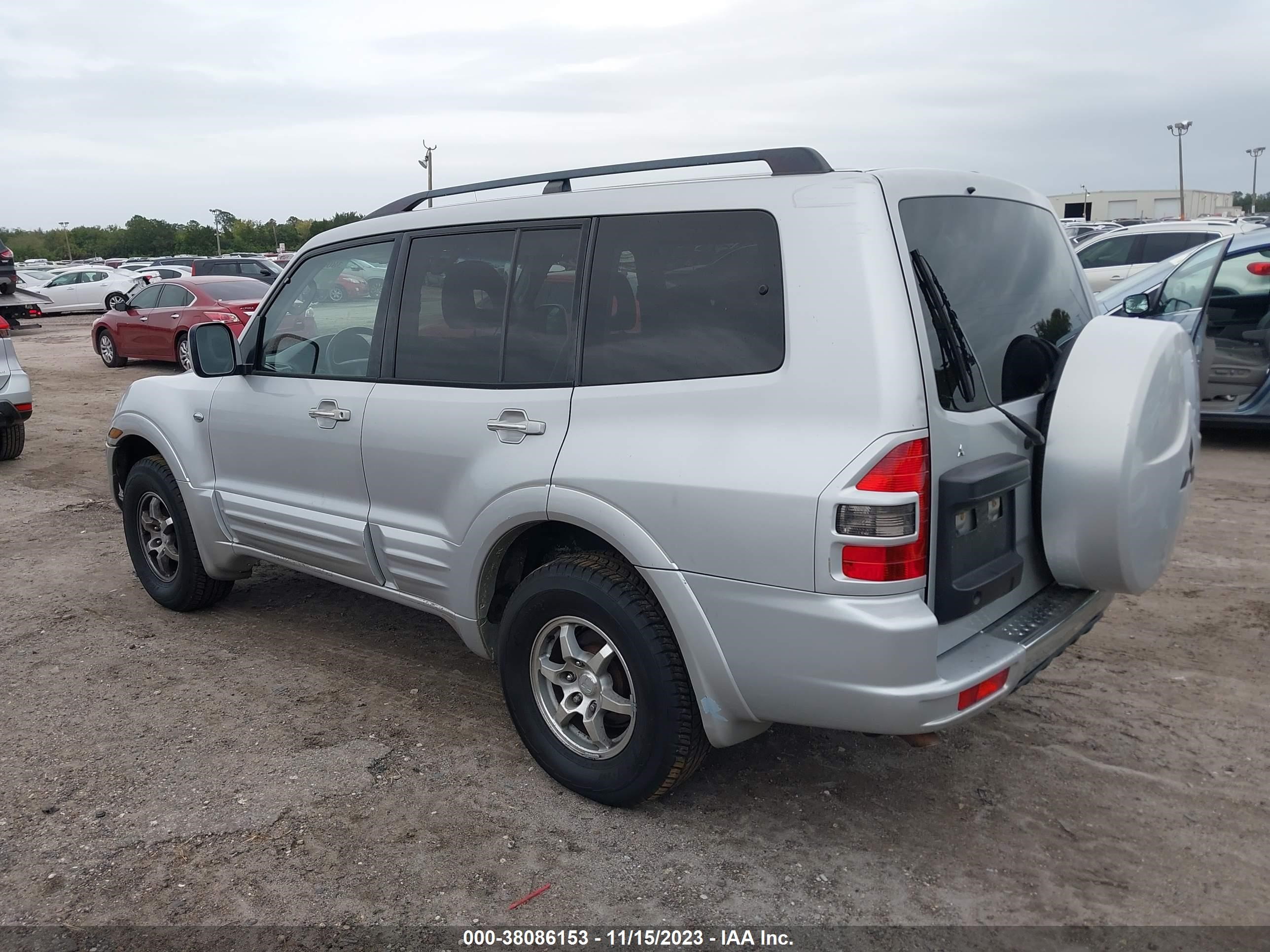 Photo 2 VIN: JA4MW51R82J026380 - MITSUBISHI MONTERO 