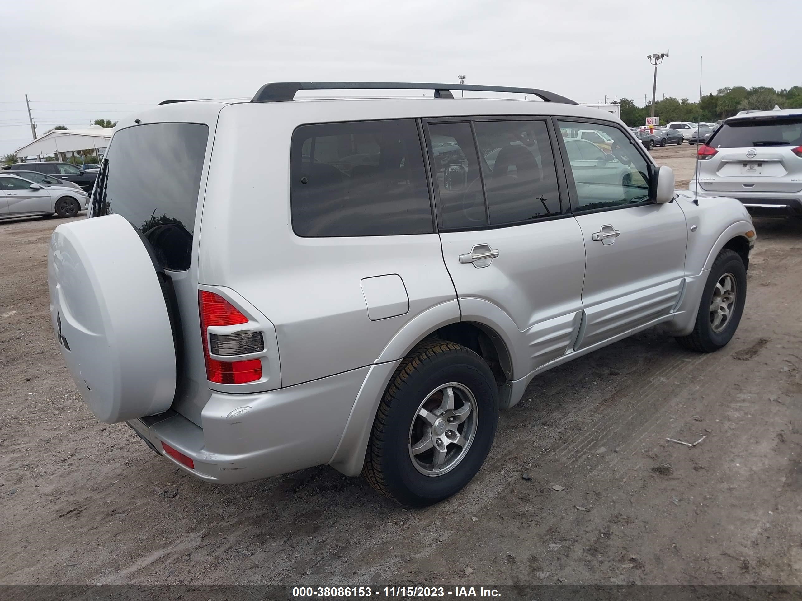 Photo 3 VIN: JA4MW51R82J026380 - MITSUBISHI MONTERO 