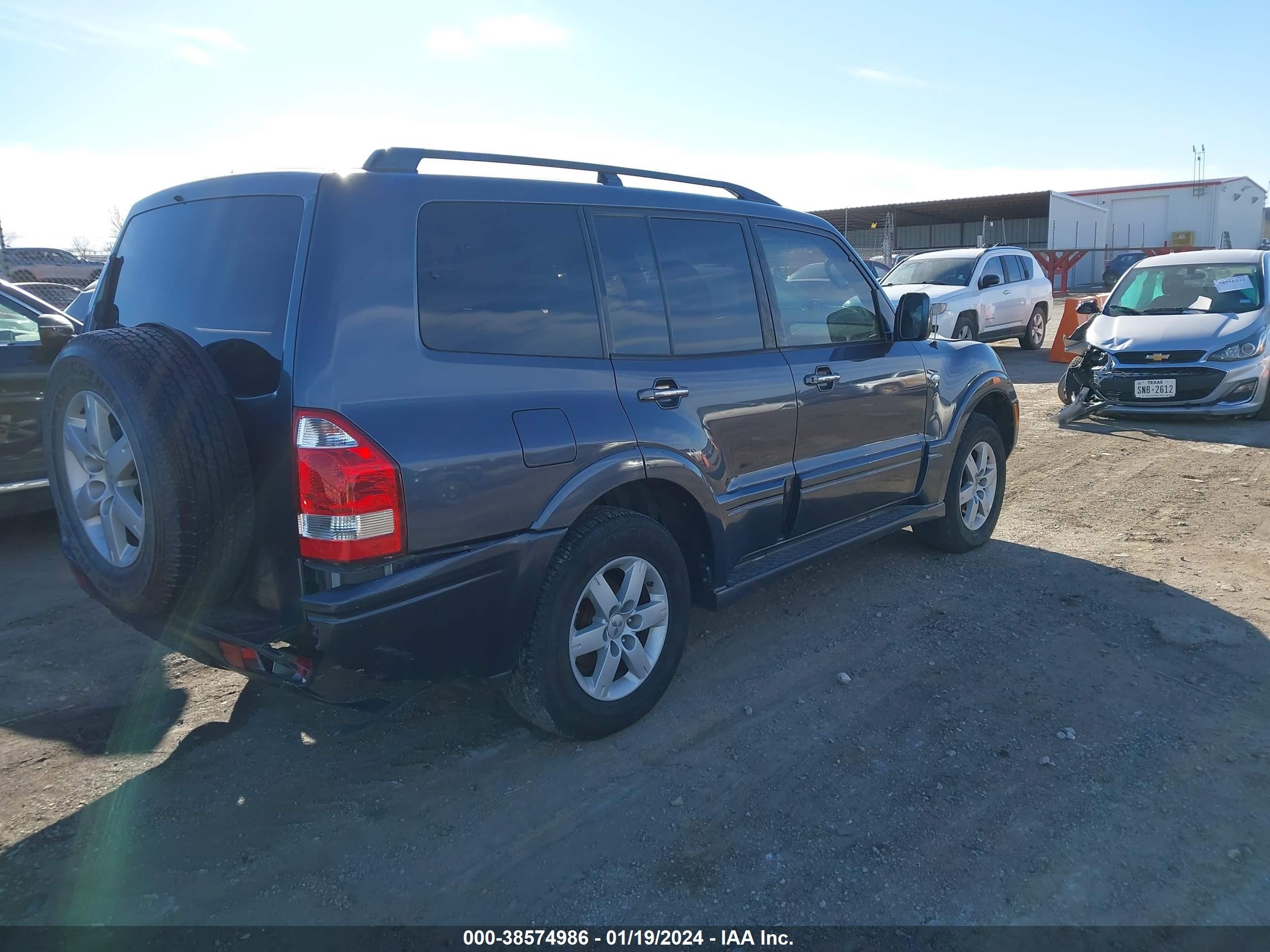 Photo 3 VIN: JA4MW51S05J004896 - MITSUBISHI MONTERO 