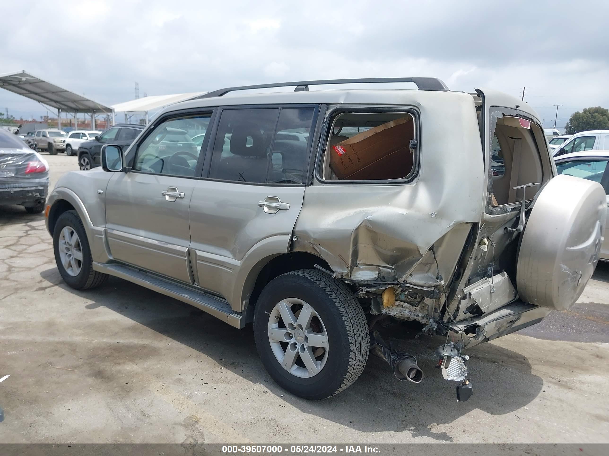 Photo 2 VIN: JA4MW51S25J004396 - MITSUBISHI MONTERO 