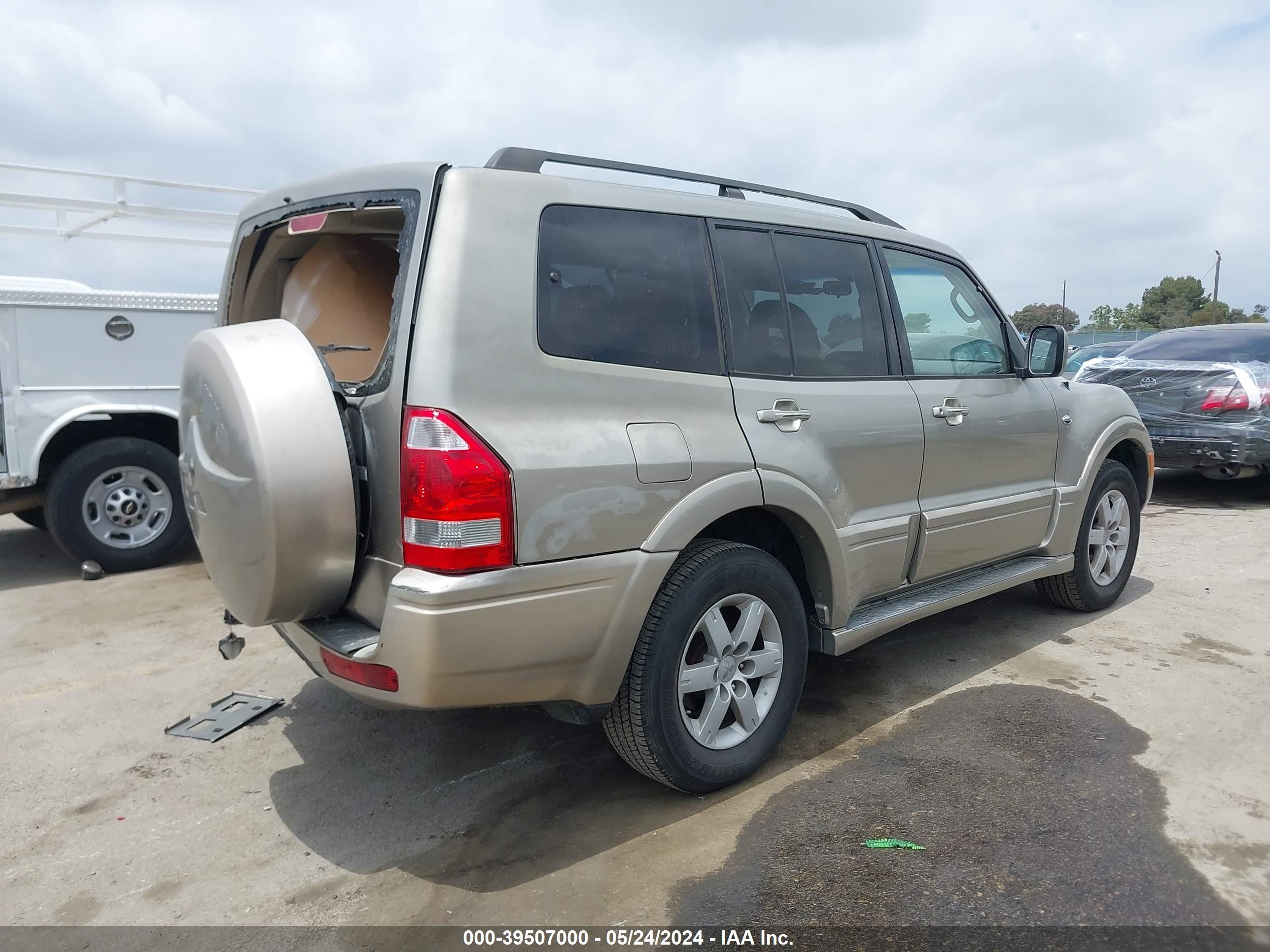 Photo 3 VIN: JA4MW51S25J004396 - MITSUBISHI MONTERO 