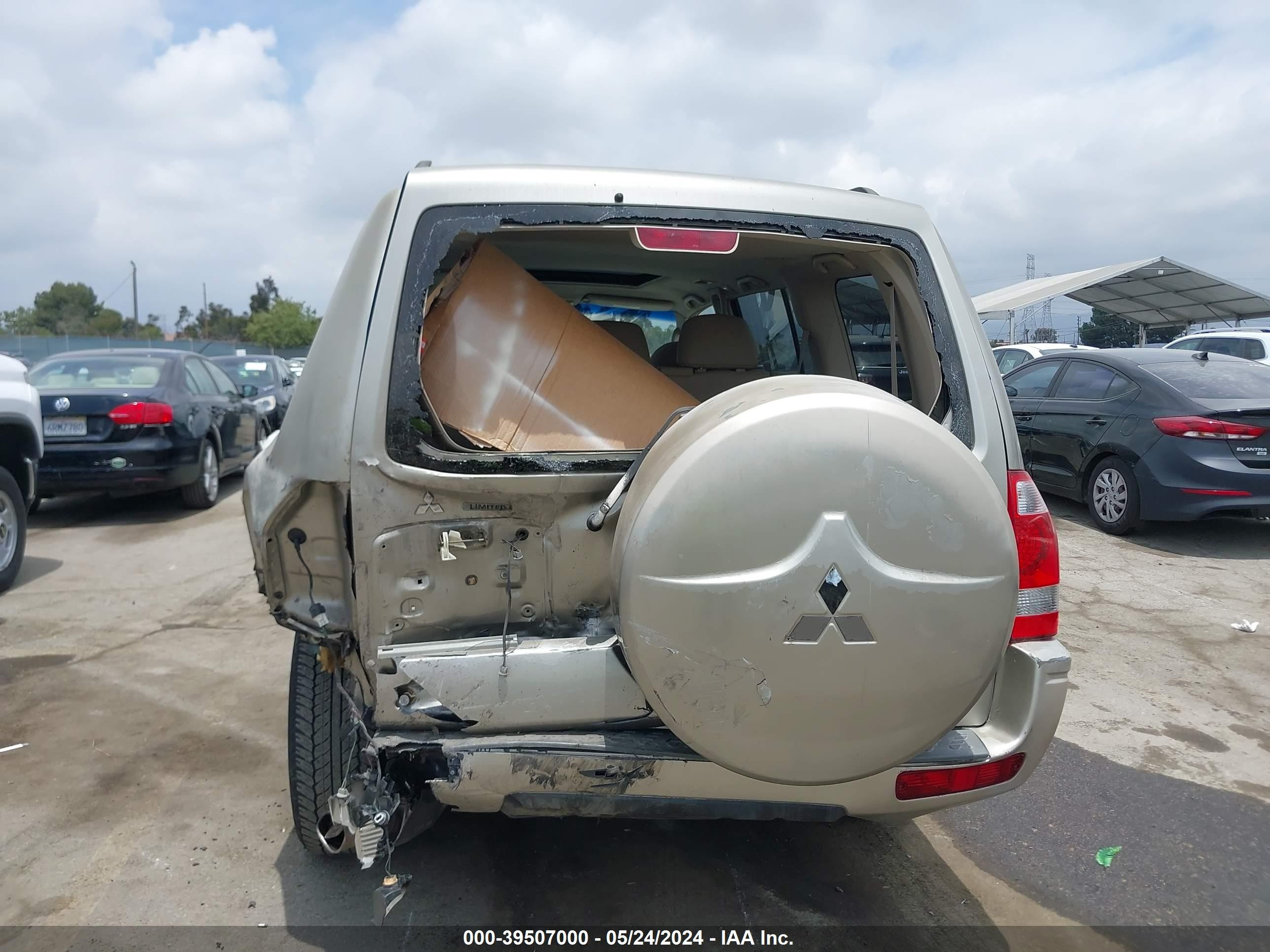 Photo 5 VIN: JA4MW51S25J004396 - MITSUBISHI MONTERO 