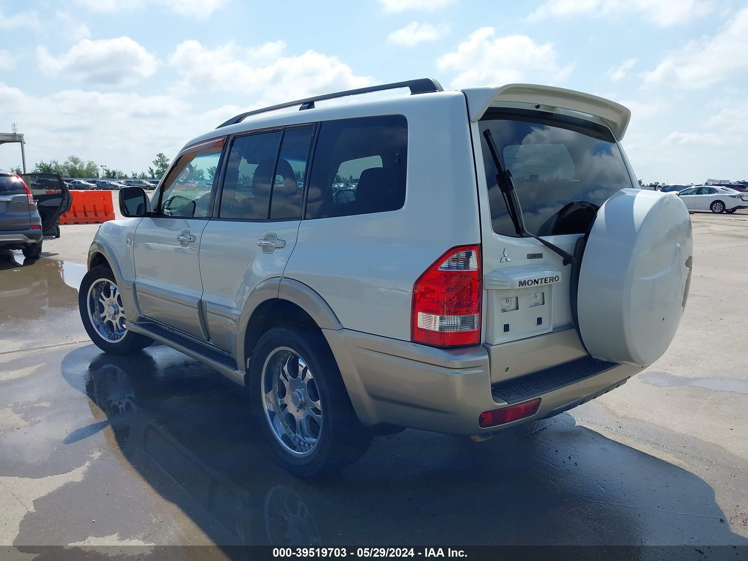 Photo 2 VIN: JA4MW51S65J000982 - MITSUBISHI MONTERO 