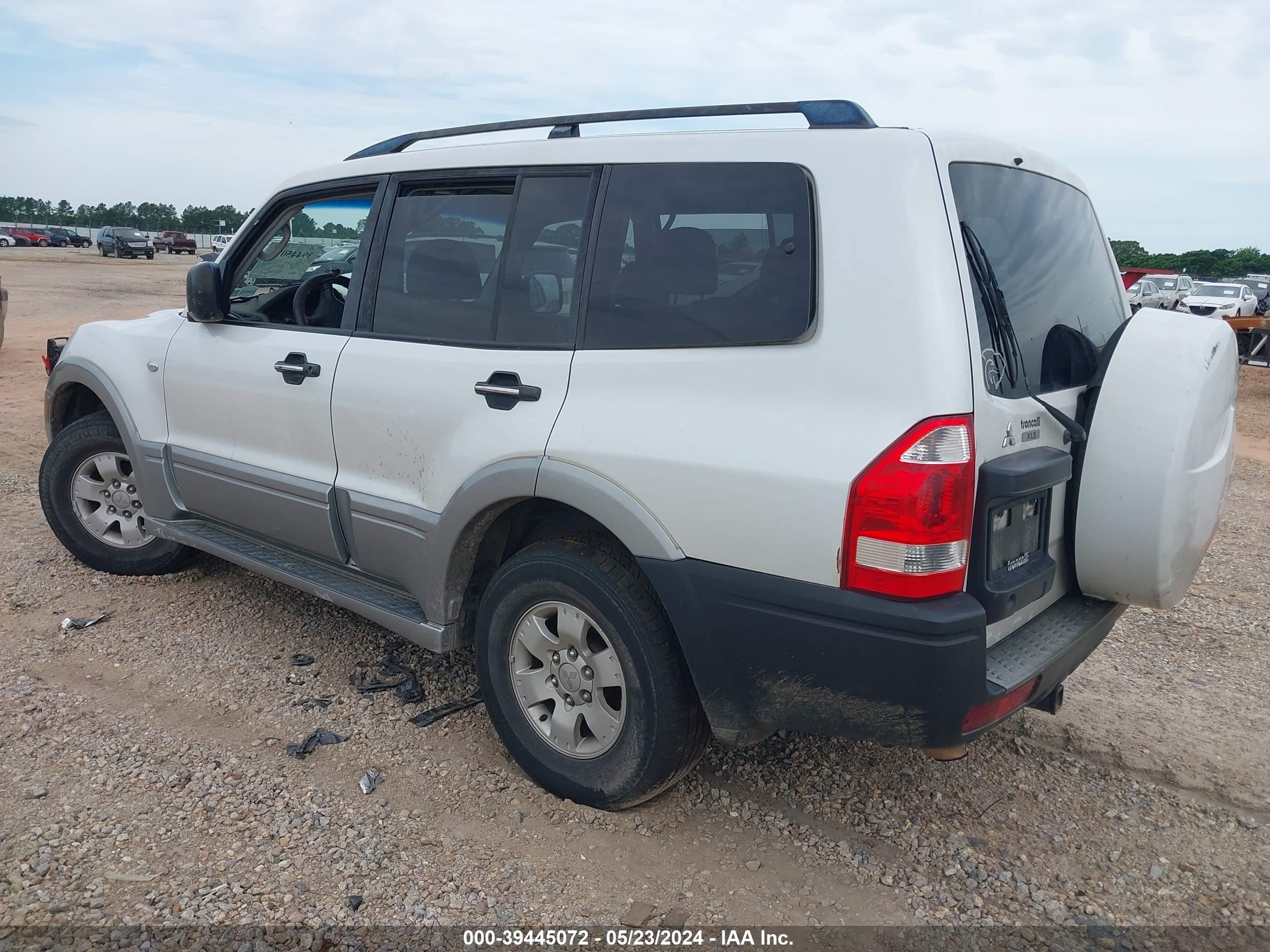 Photo 2 VIN: JA4NW31S43J034070 - MITSUBISHI MONTERO 