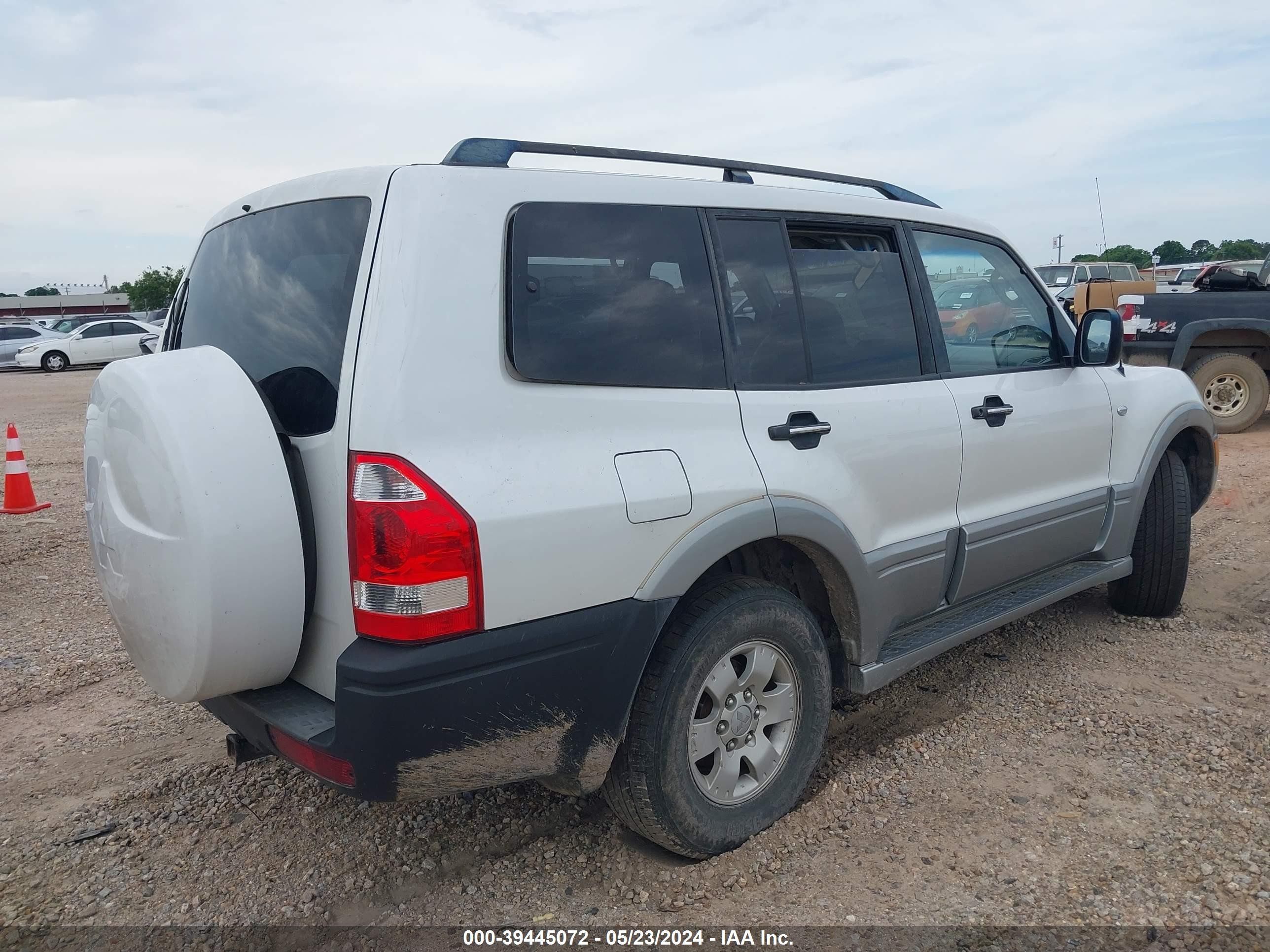 Photo 3 VIN: JA4NW31S43J034070 - MITSUBISHI MONTERO 