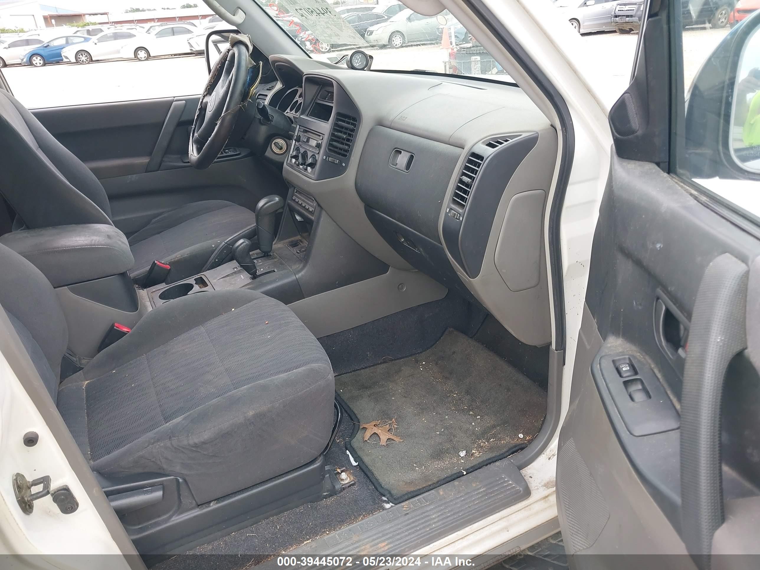 Photo 4 VIN: JA4NW31S43J034070 - MITSUBISHI MONTERO 