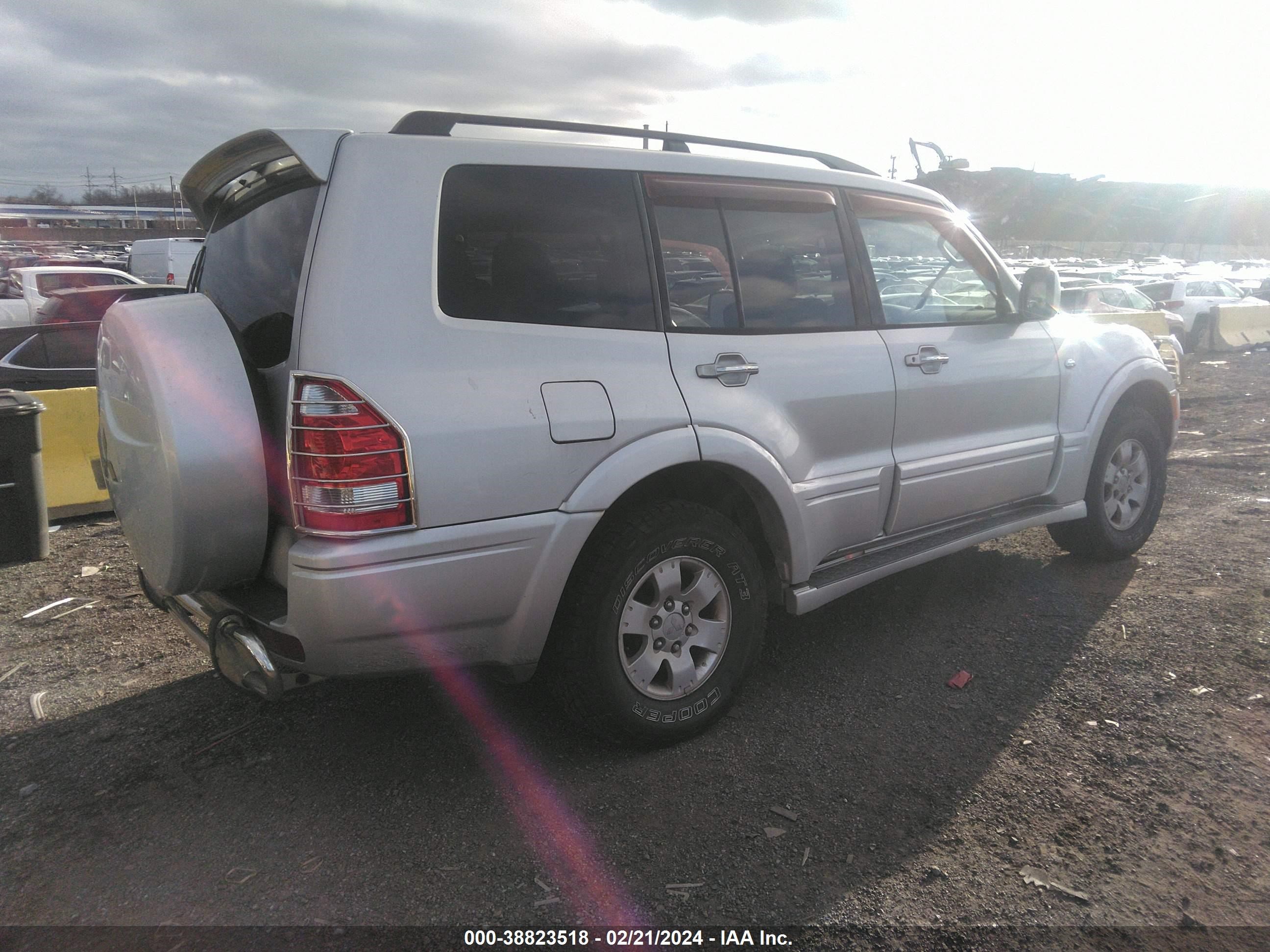 Photo 3 VIN: JA4NW51S53J028306 - MITSUBISHI MONTERO 